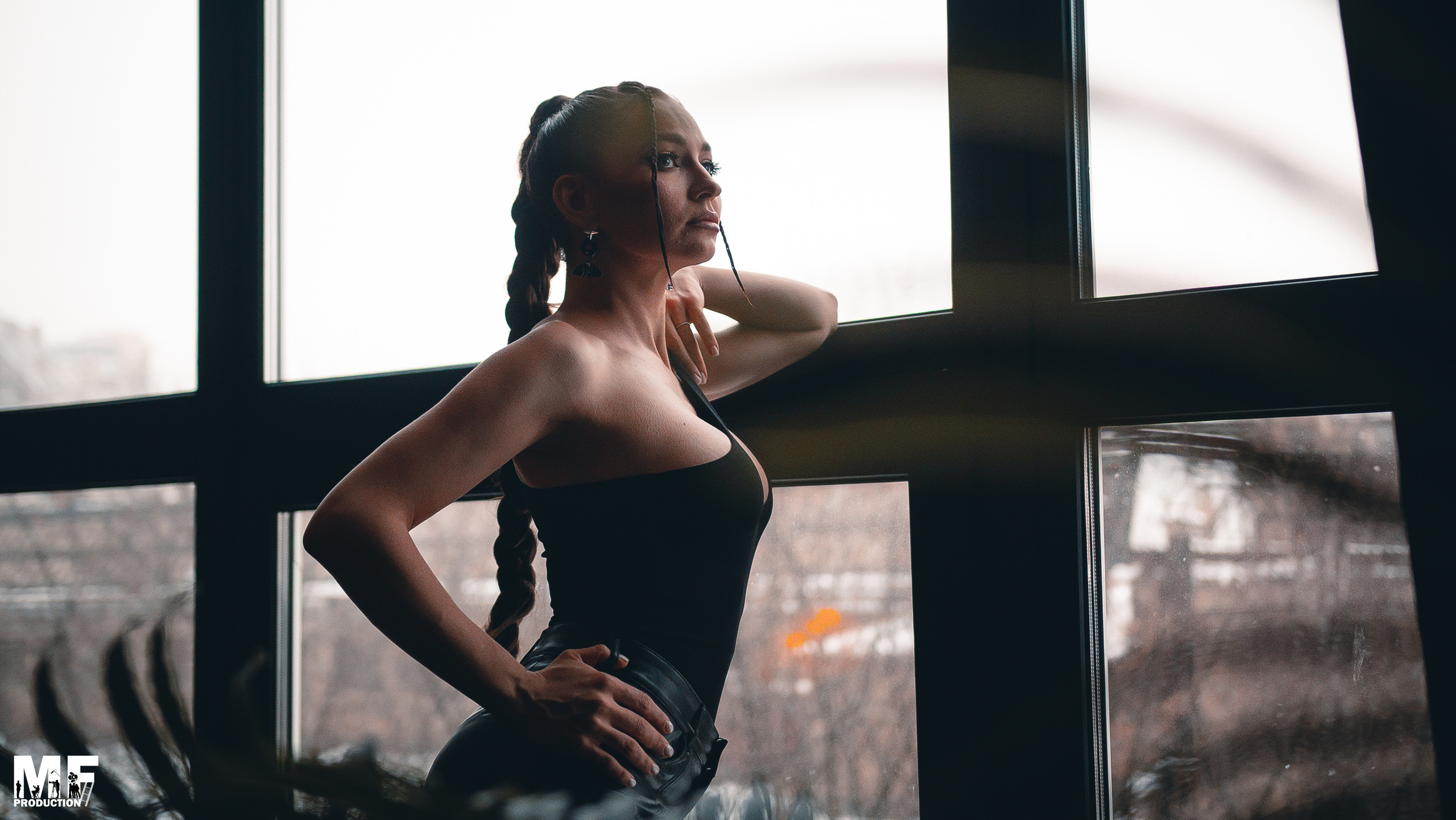 STUDIO — JULIA. MOVIE FAMILY PRODUCTION