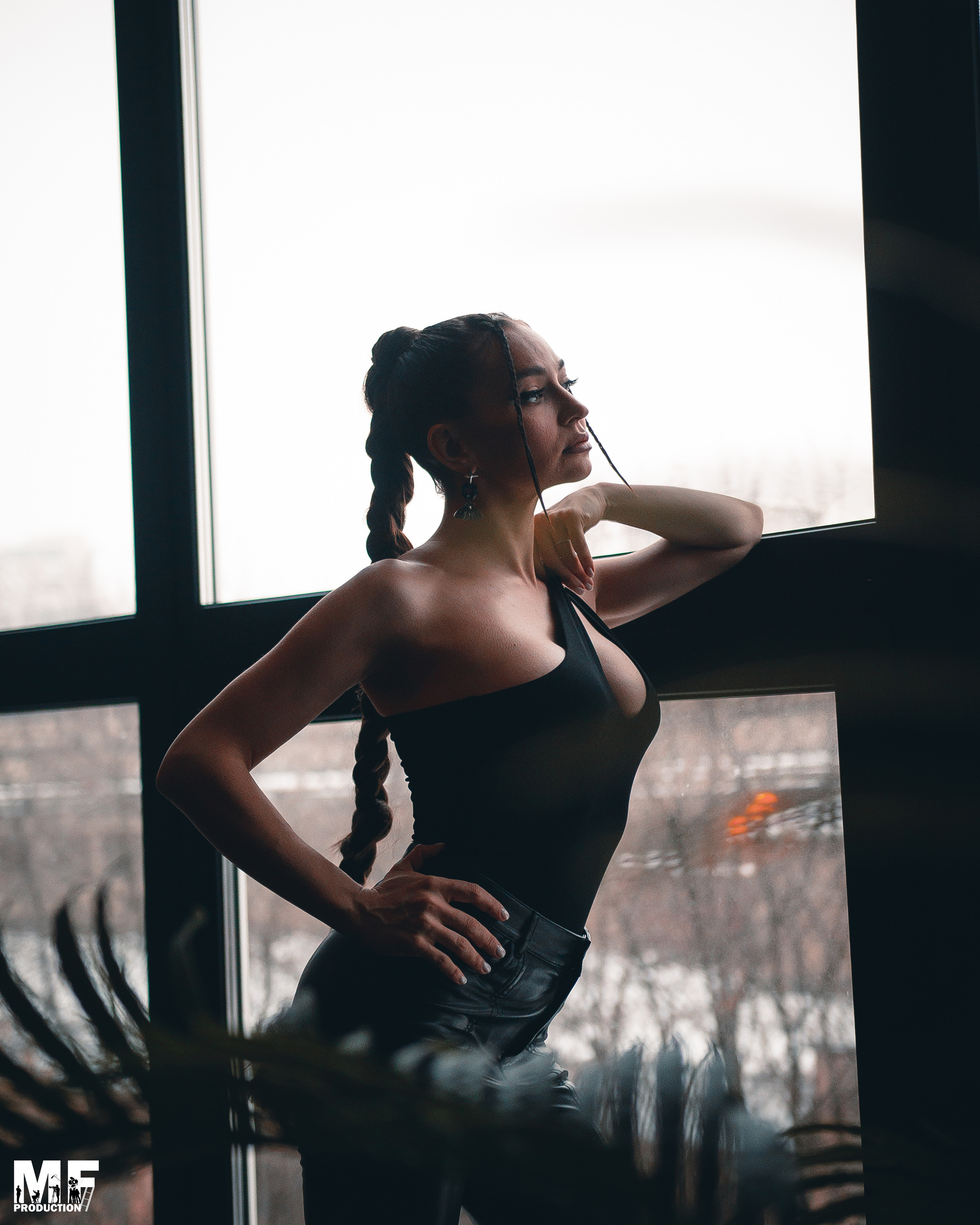 STUDIO — JULIA. MOVIE FAMILY PRODUCTION