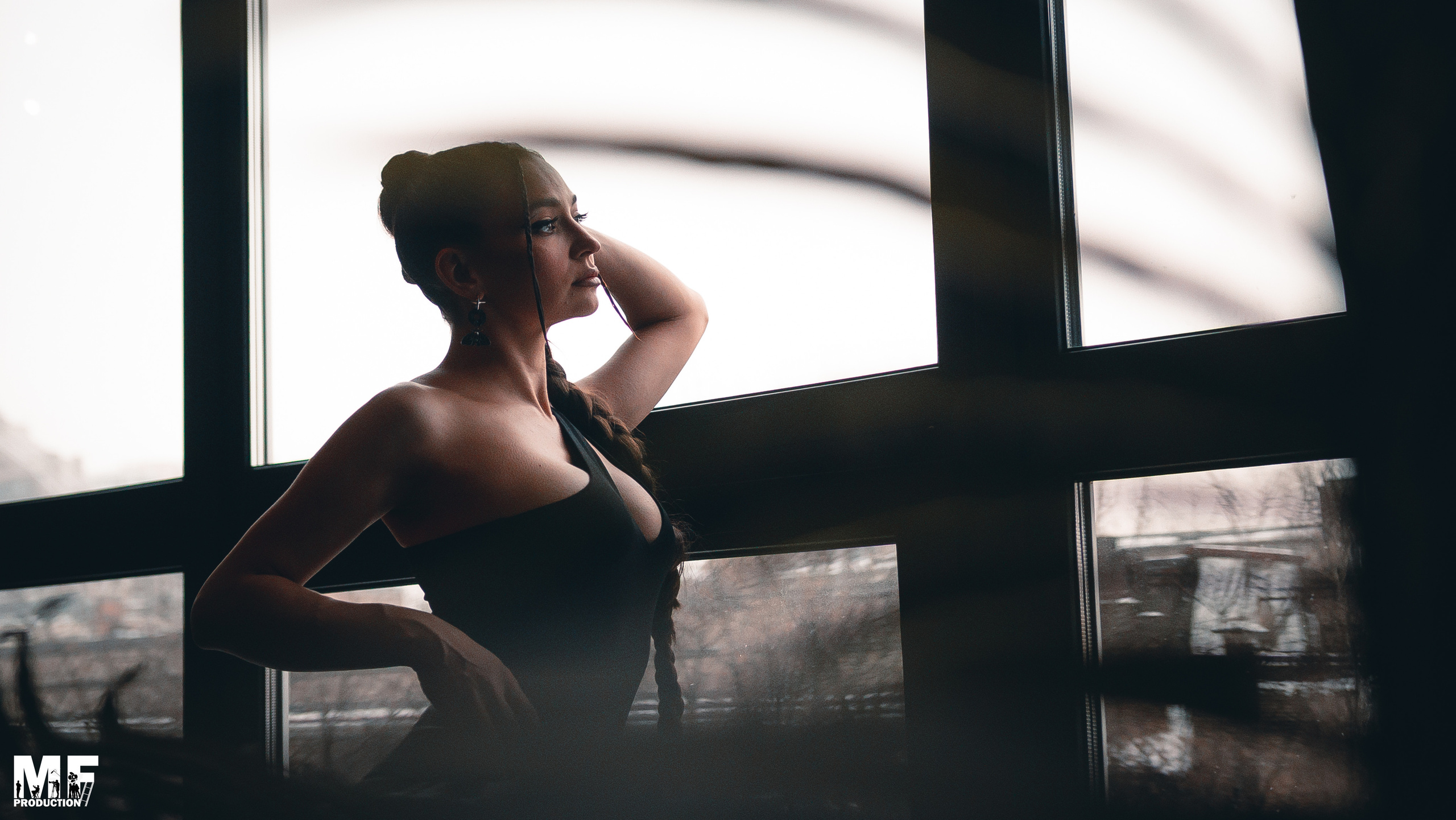 STUDIO — JULIA. MOVIE FAMILY PRODUCTION