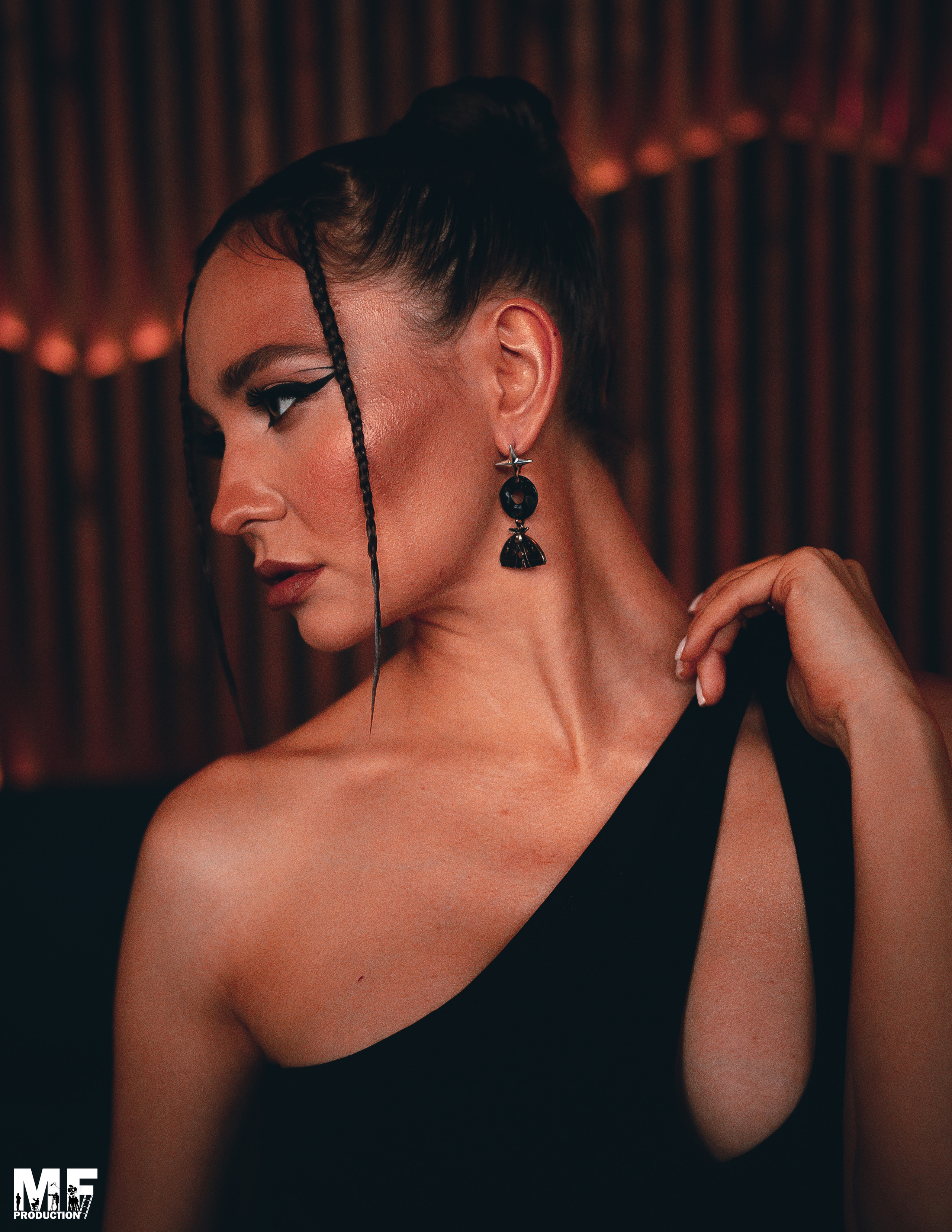 STUDIO — JULIA. MOVIE FAMILY PRODUCTION