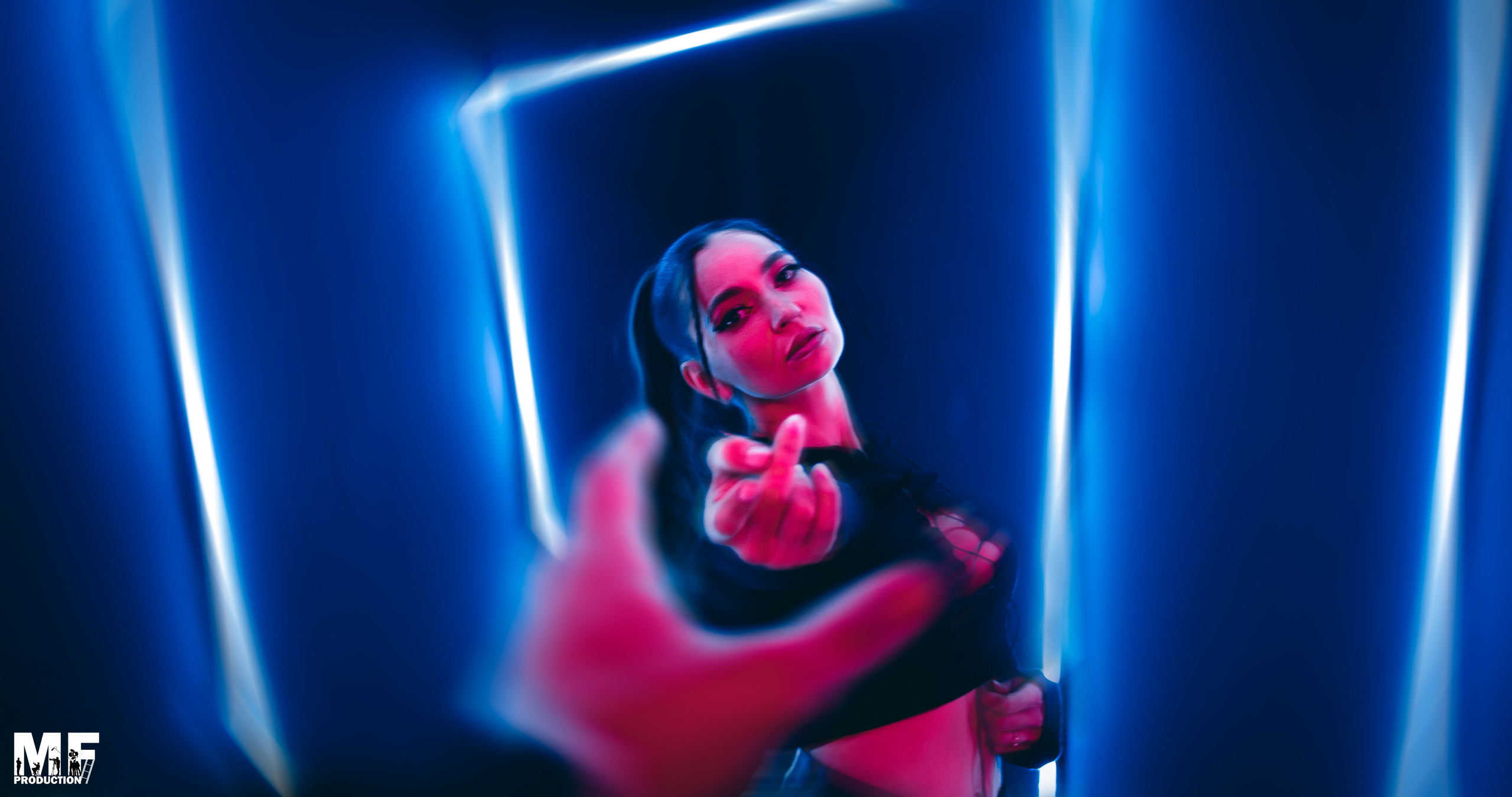 STUDIO — JULIA. MOVIE FAMILY PRODUCTION