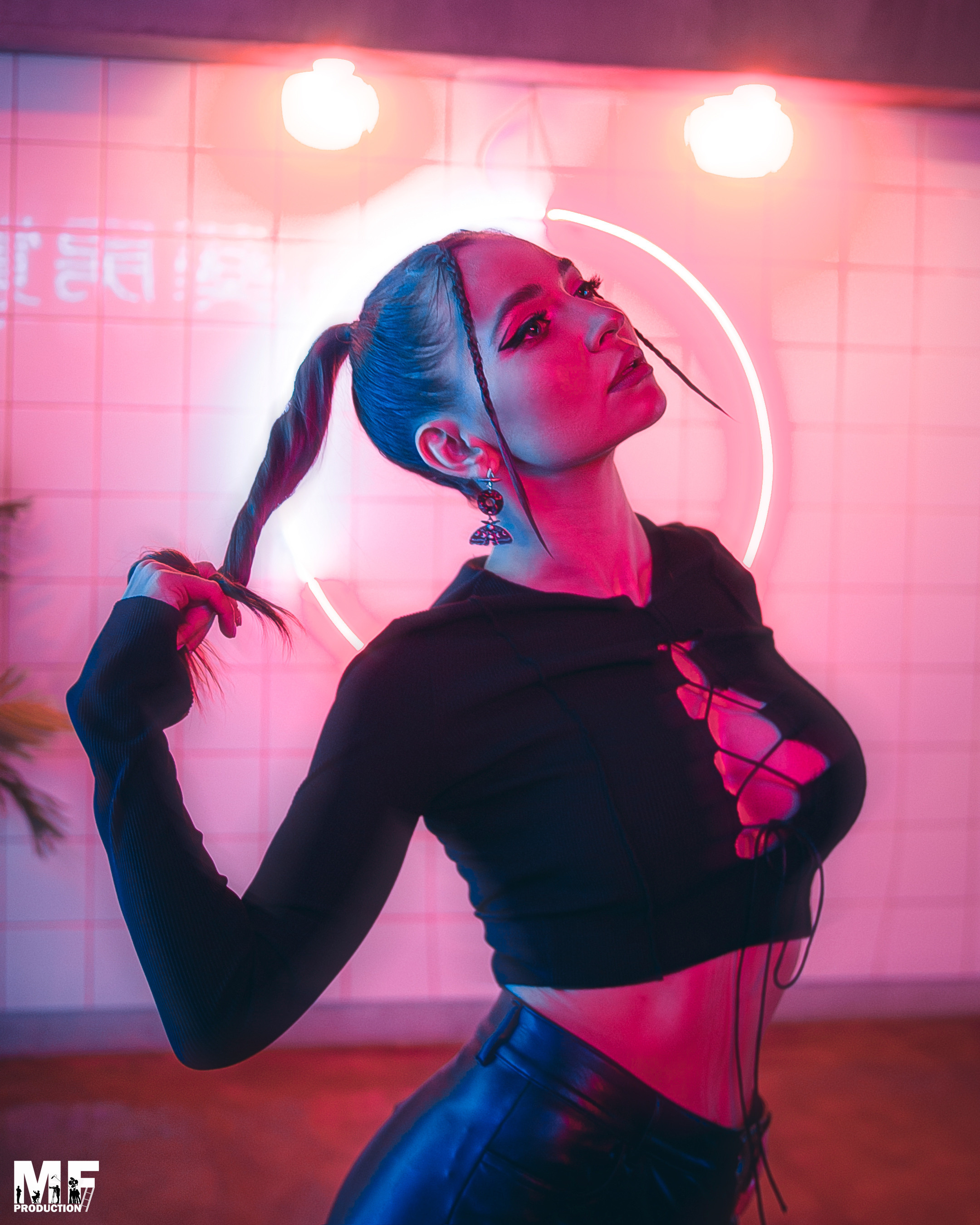 STUDIO — JULIA. MOVIE FAMILY PRODUCTION