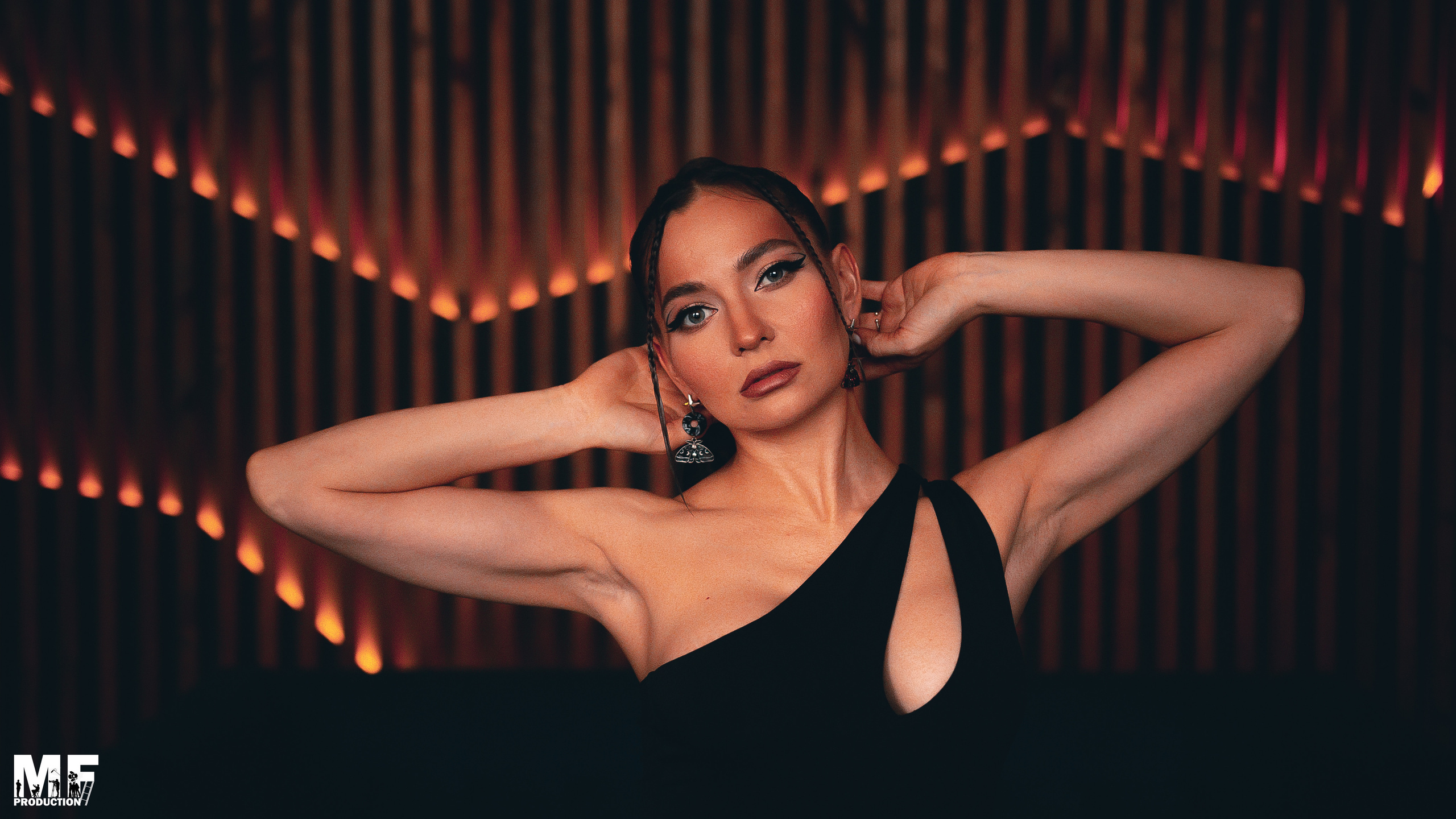 STUDIO — JULIA. MOVIE FAMILY PRODUCTION