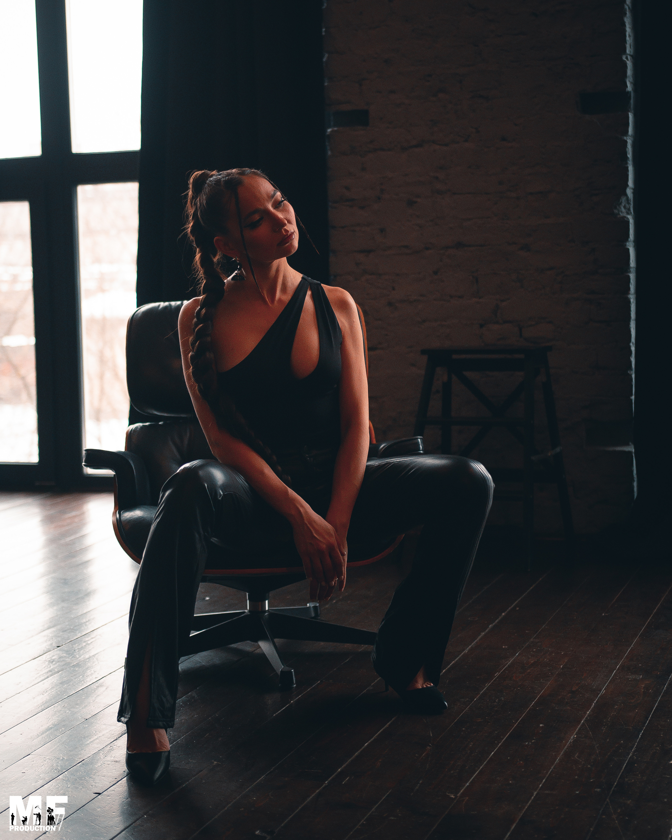 STUDIO — JULIA. MOVIE FAMILY PRODUCTION