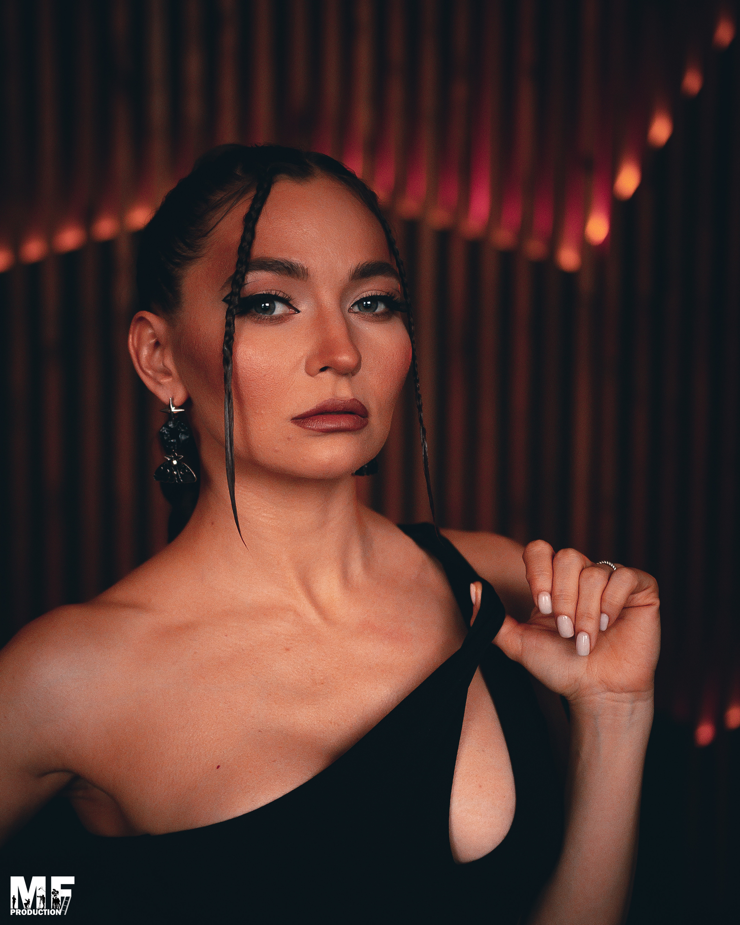 STUDIO — JULIA. MOVIE FAMILY PRODUCTION