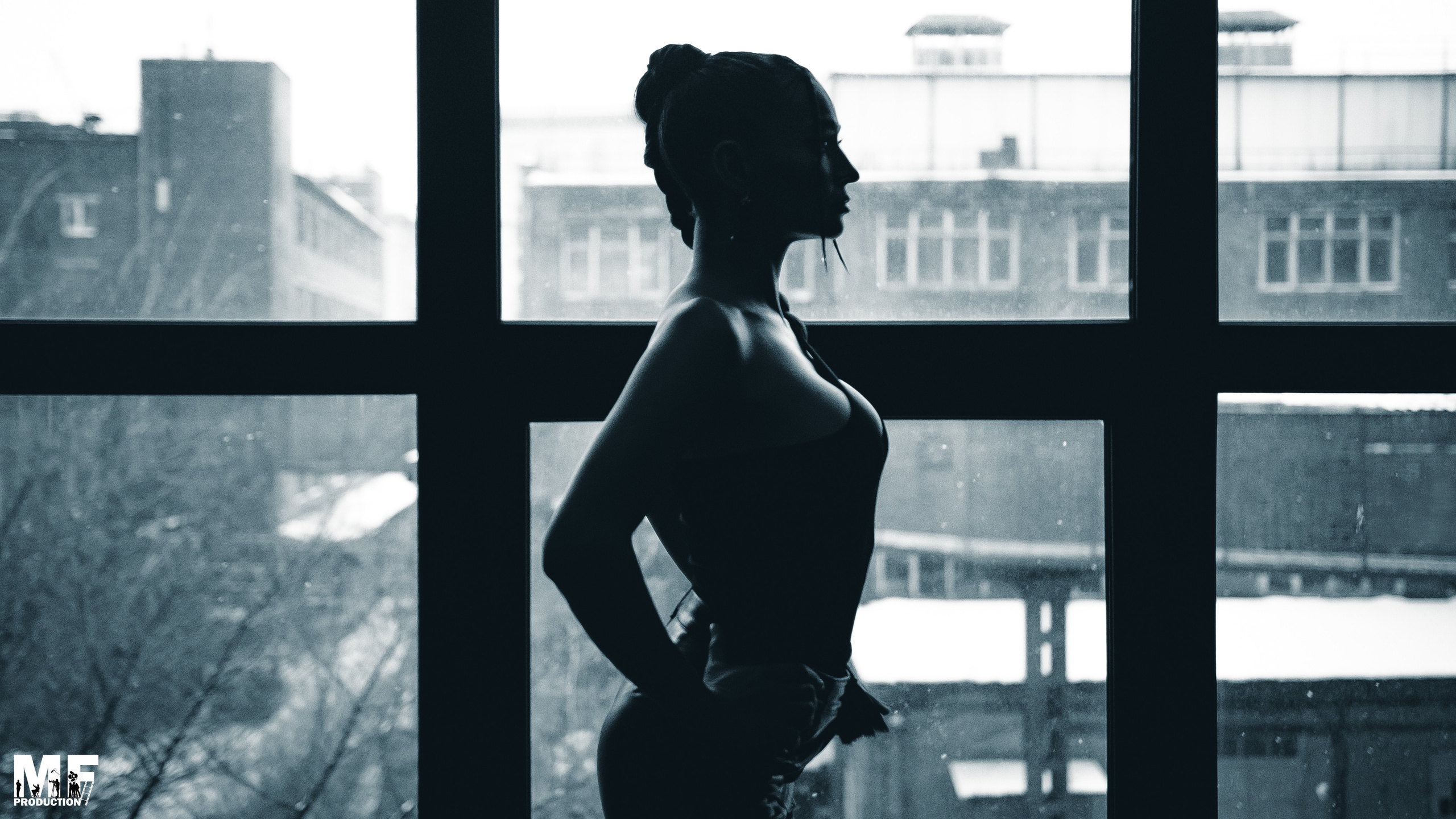 STUDIO — JULIA. MOVIE FAMILY PRODUCTION