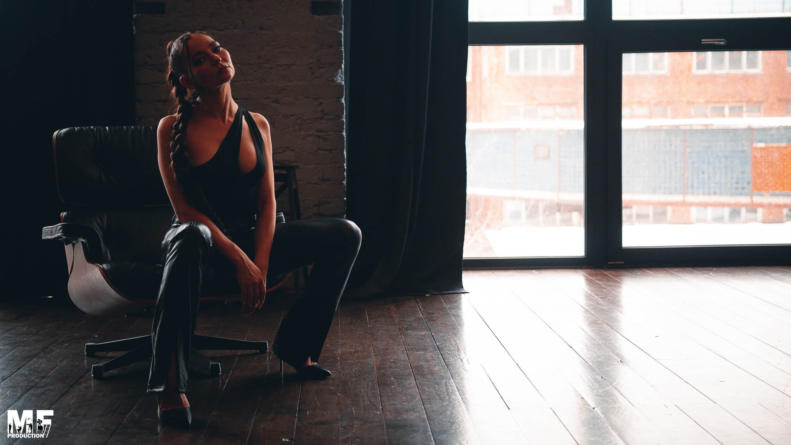 STUDIO — JULIA. MOVIE FAMILY PRODUCTION