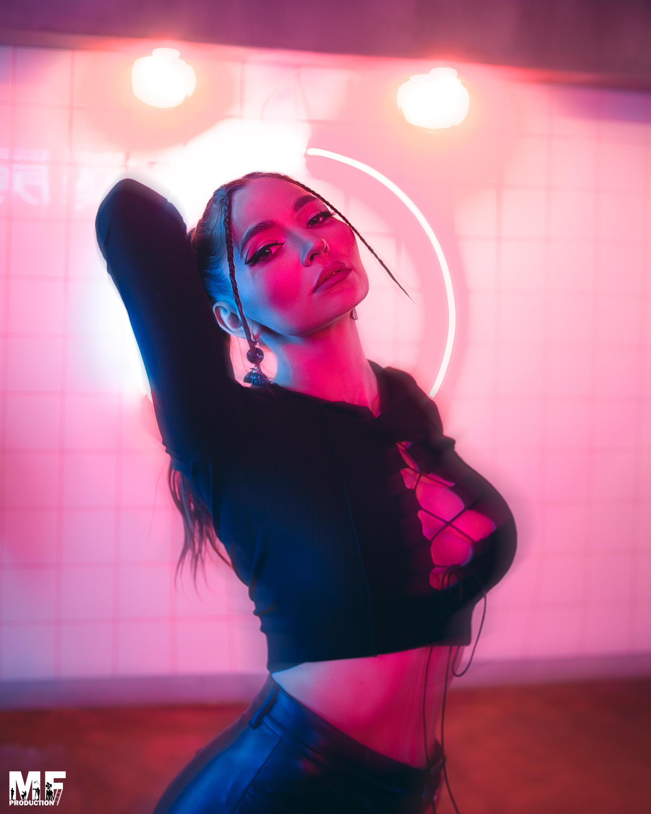 STUDIO — JULIA. MOVIE FAMILY PRODUCTION