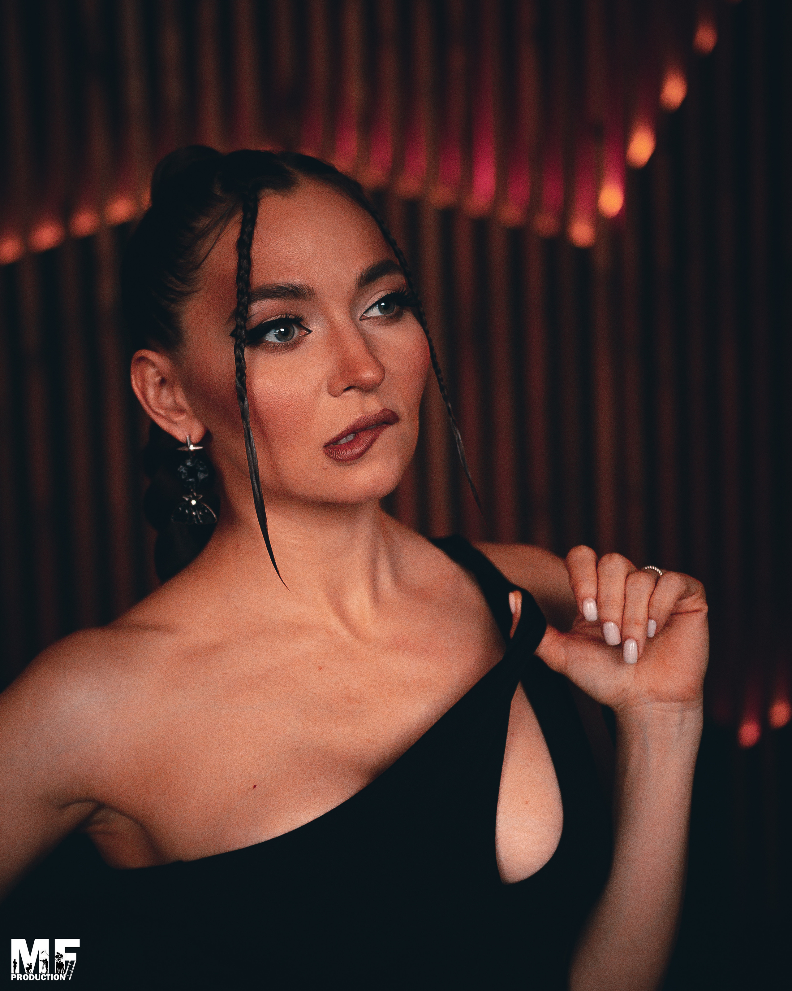 STUDIO — JULIA. MOVIE FAMILY PRODUCTION