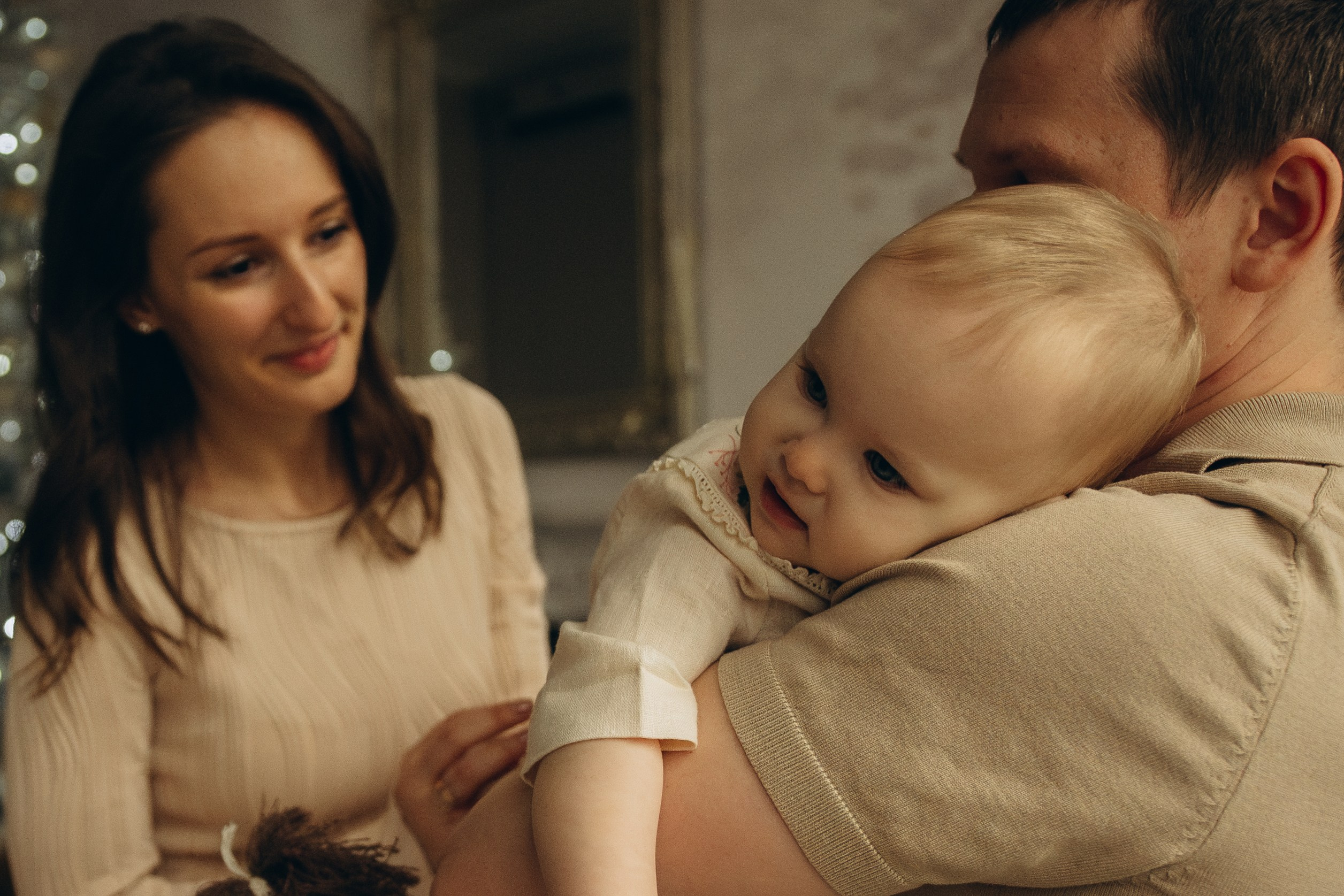 София и новогодняя елка. Гаврилова Настя семейный фотограф lifestyle в Москве