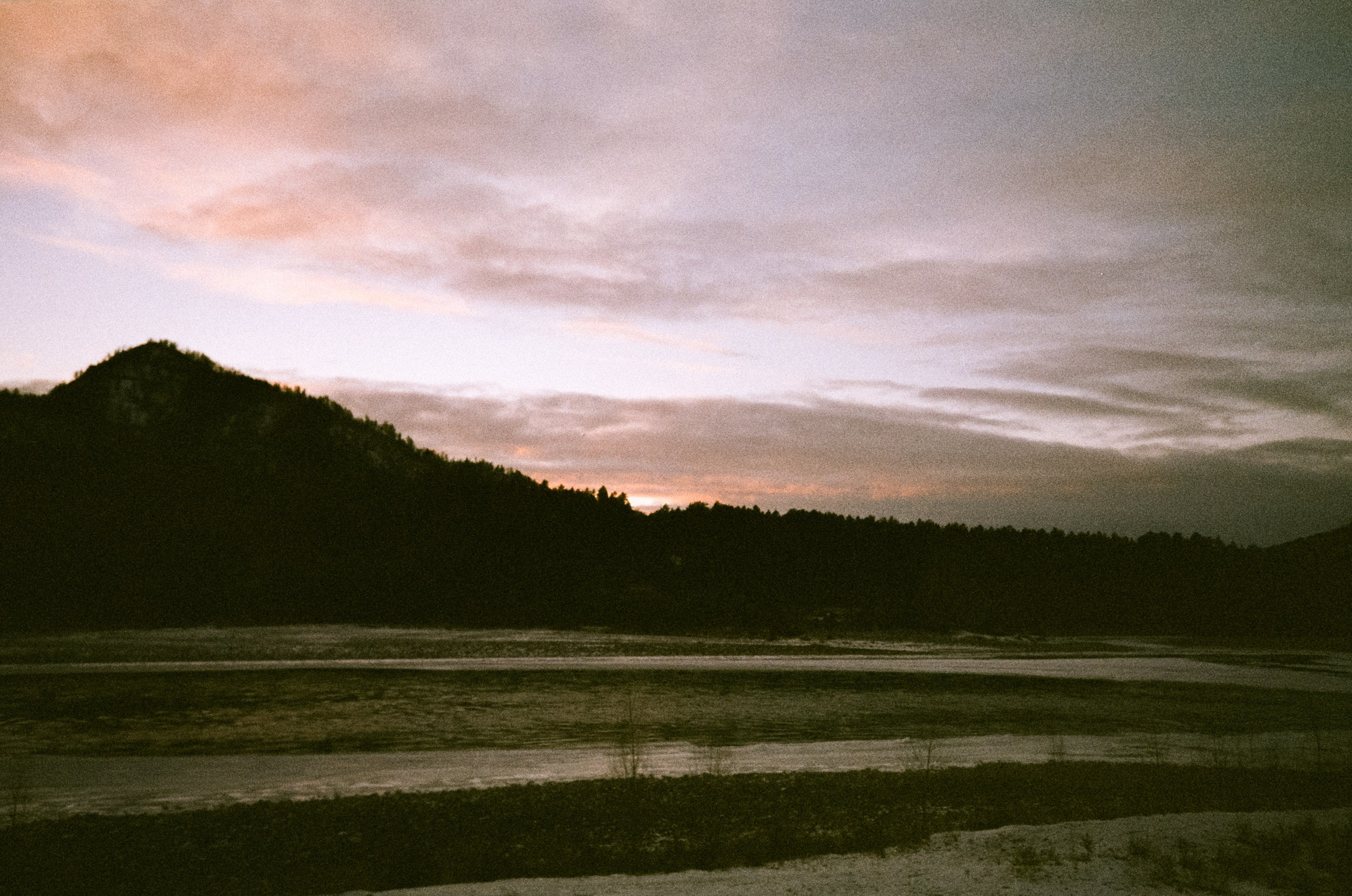 Поле у вертолетной площадки в день зимнего солнцестояния / 22 декабря