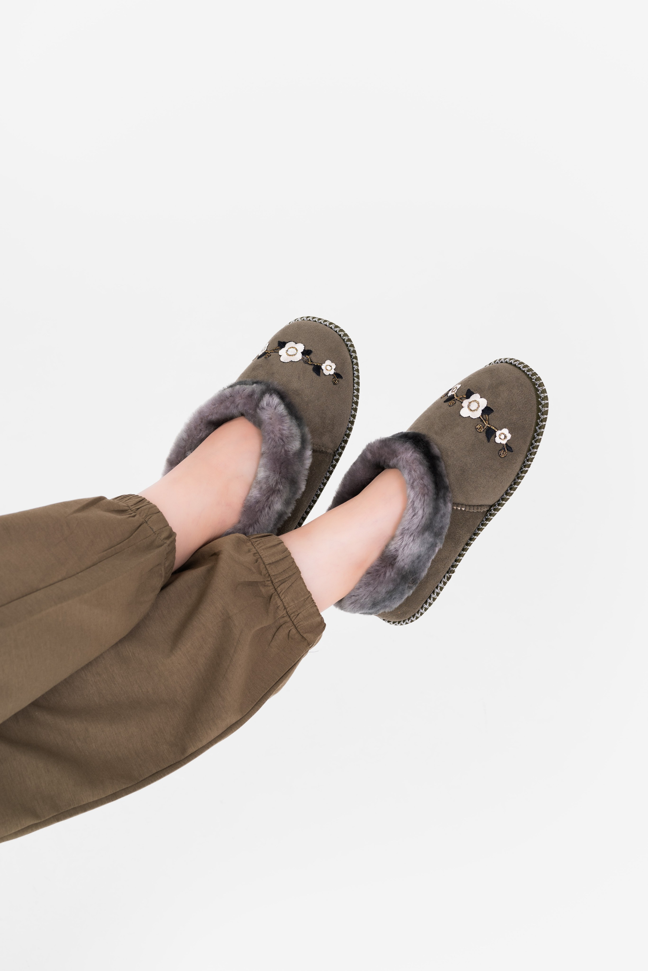 Тапочки и чуни. Предметный фотограф, фото для маркетплейсов Пятигорск, КМВ