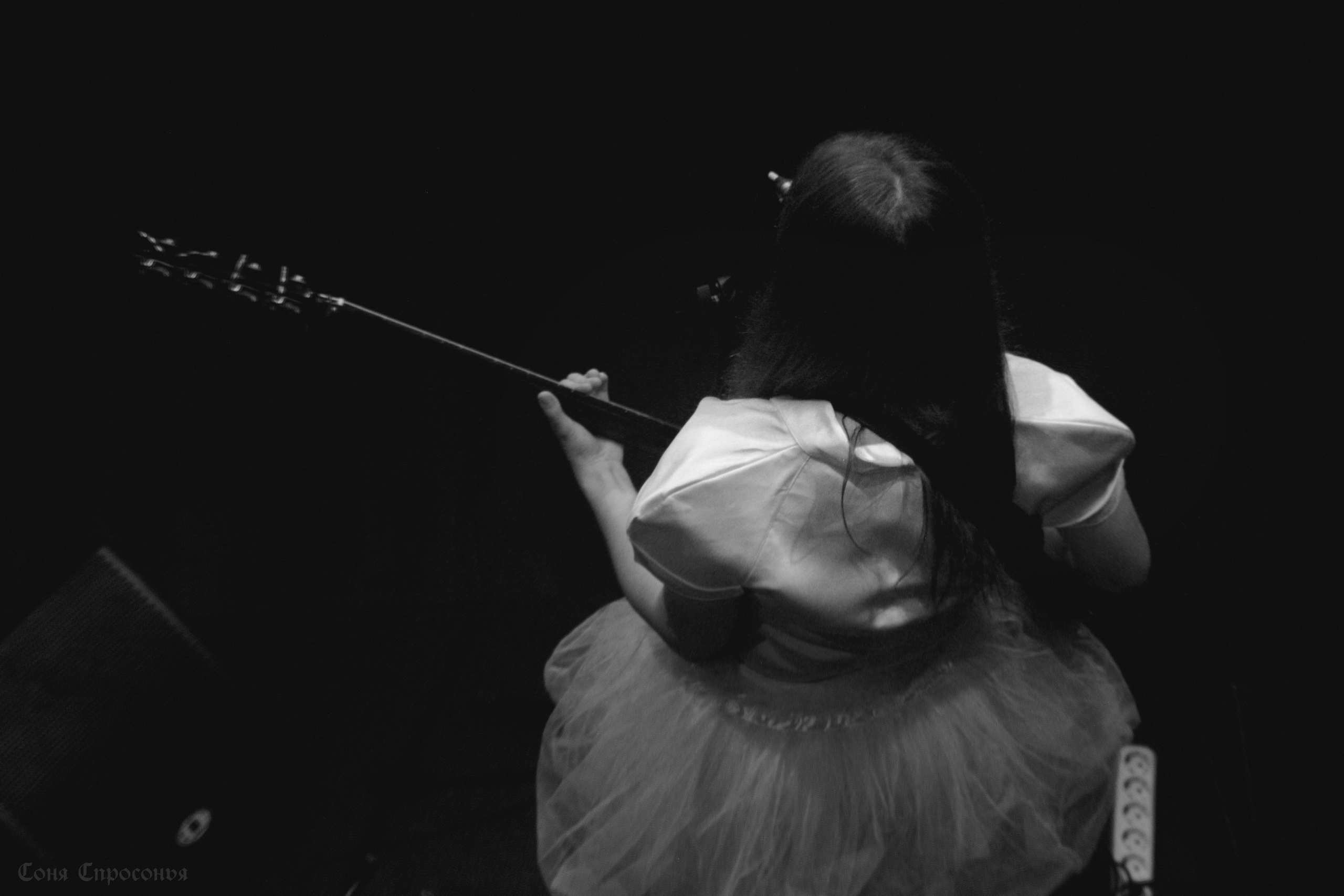 Синестетик 26.08.23. Концертный и портретный фотограф в Москве Соня Спросонья