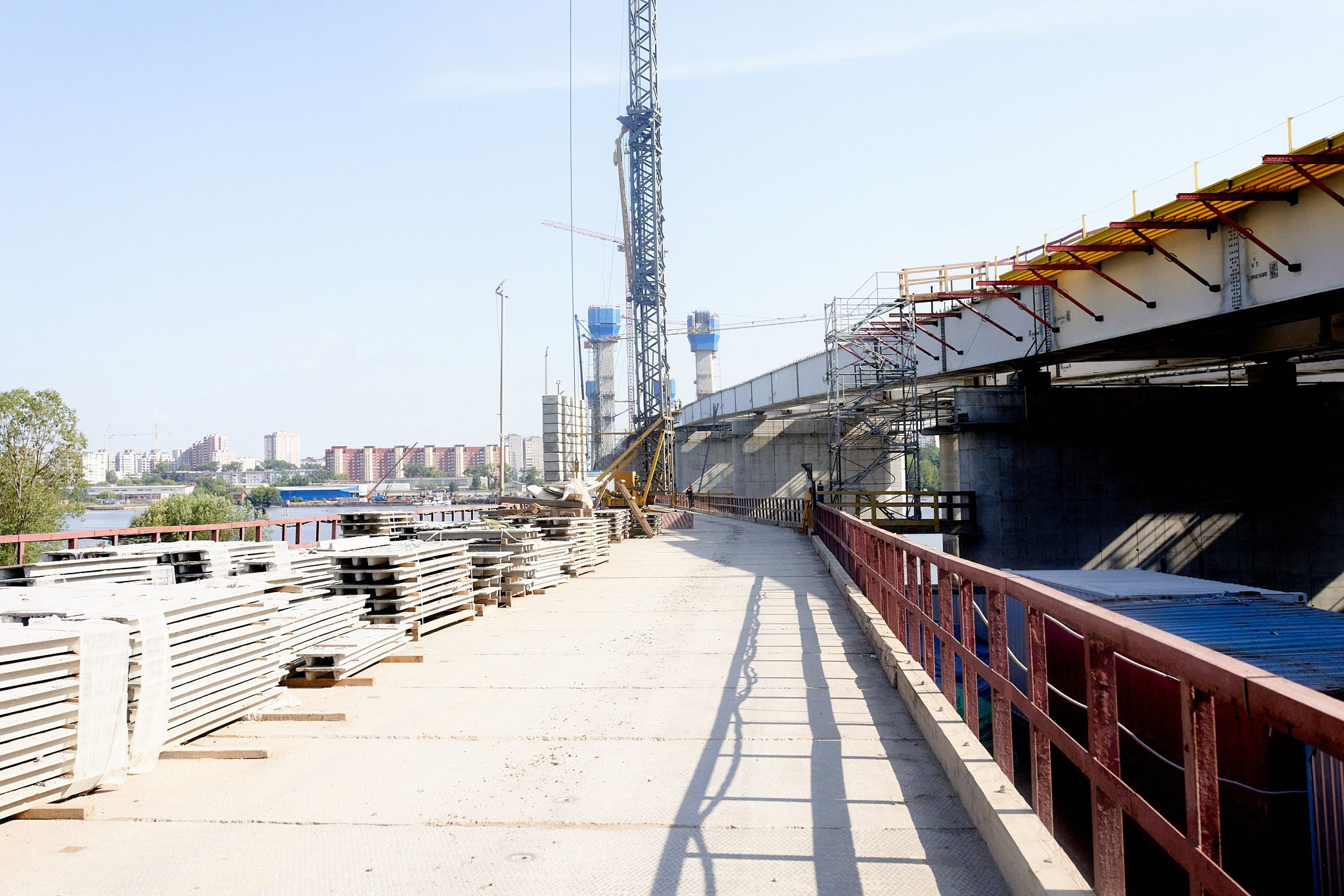 Строительство моста из бетона. Фотосъемка