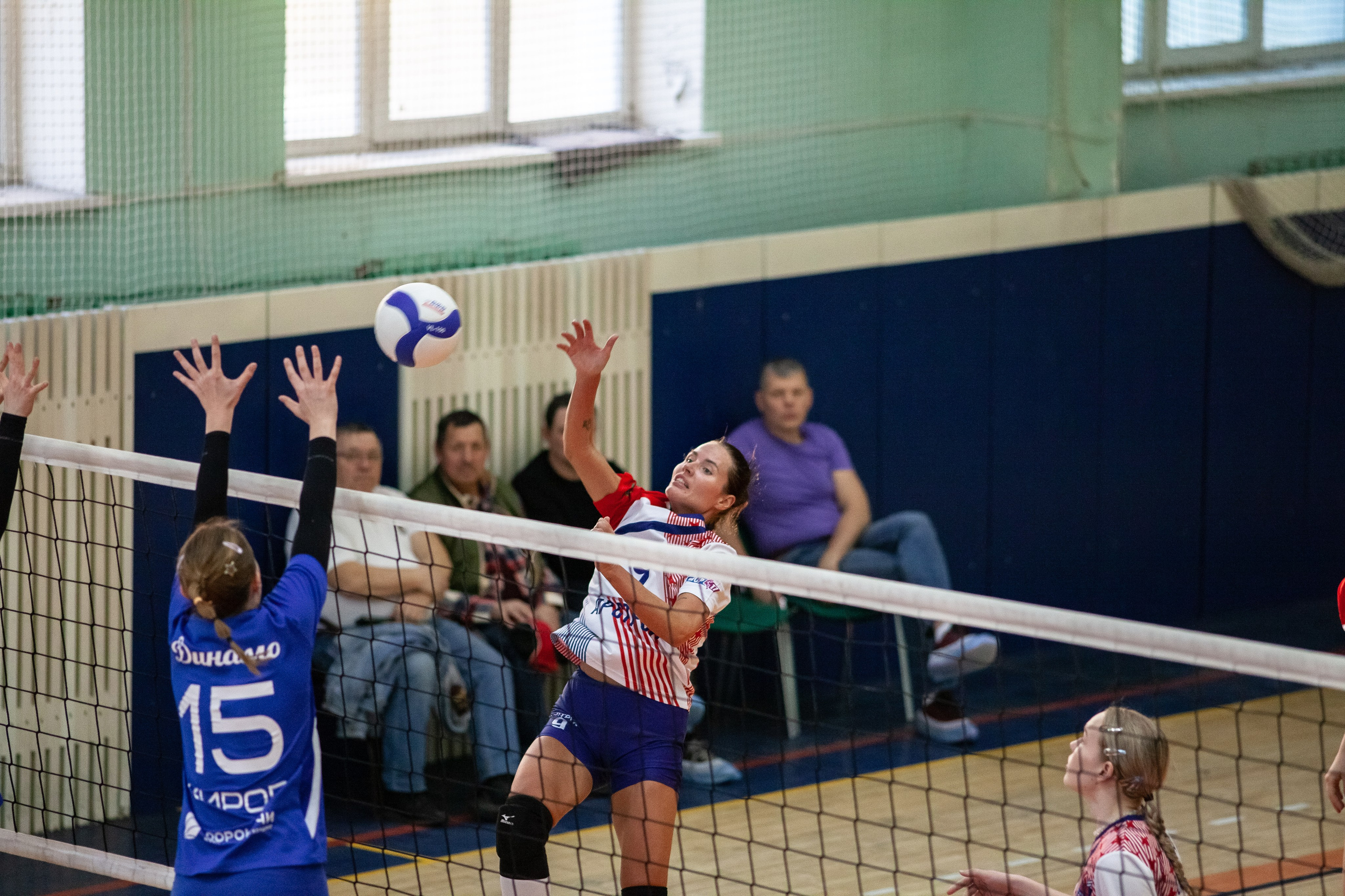 Искра (Самара) — Динамо (Киров). Фотография