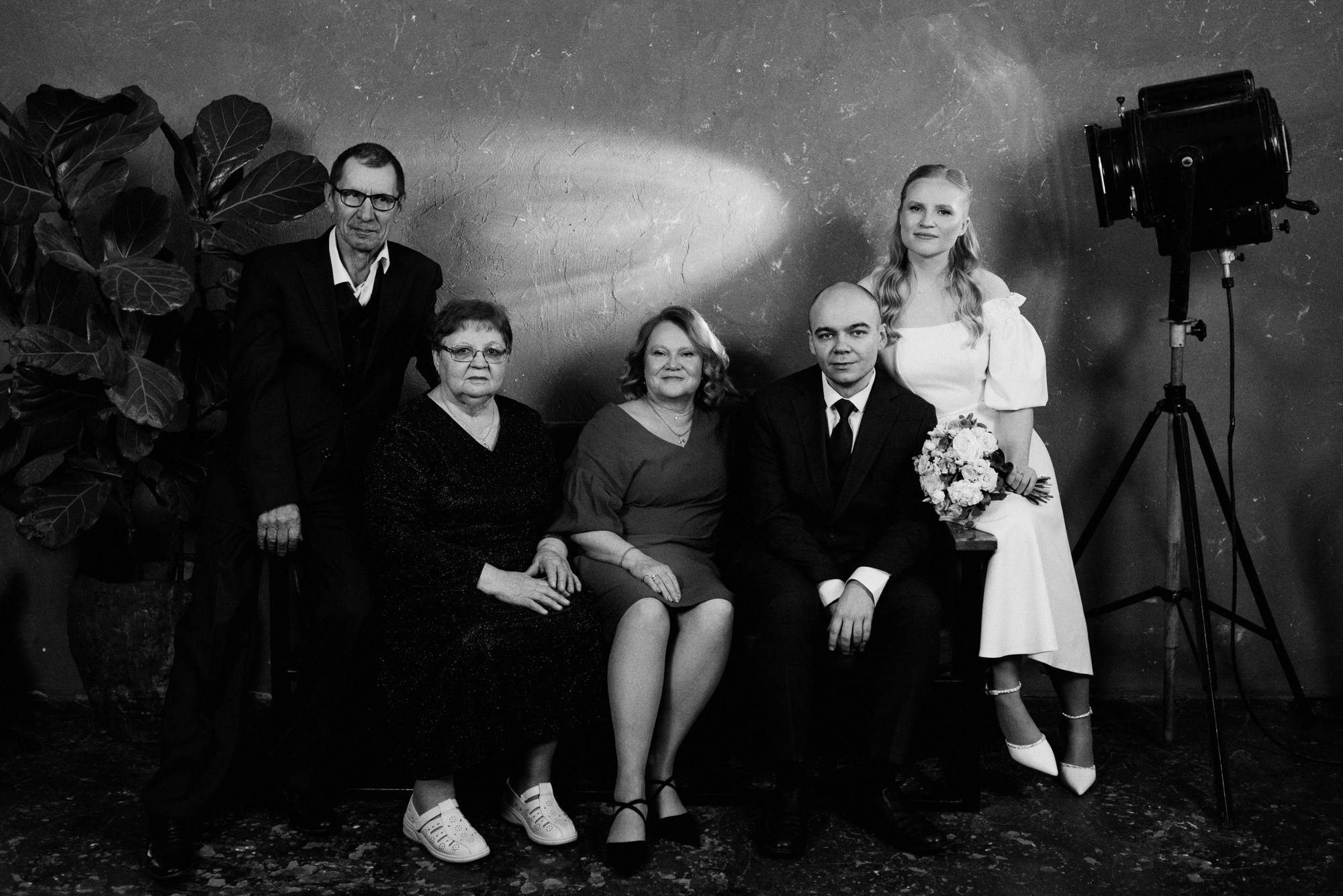 Свадебный фотограф в Тюмени — Фотосессия Максима и Лизы на крыше и в студии. Портретный фотограф Тюмень Дарья Мустафина