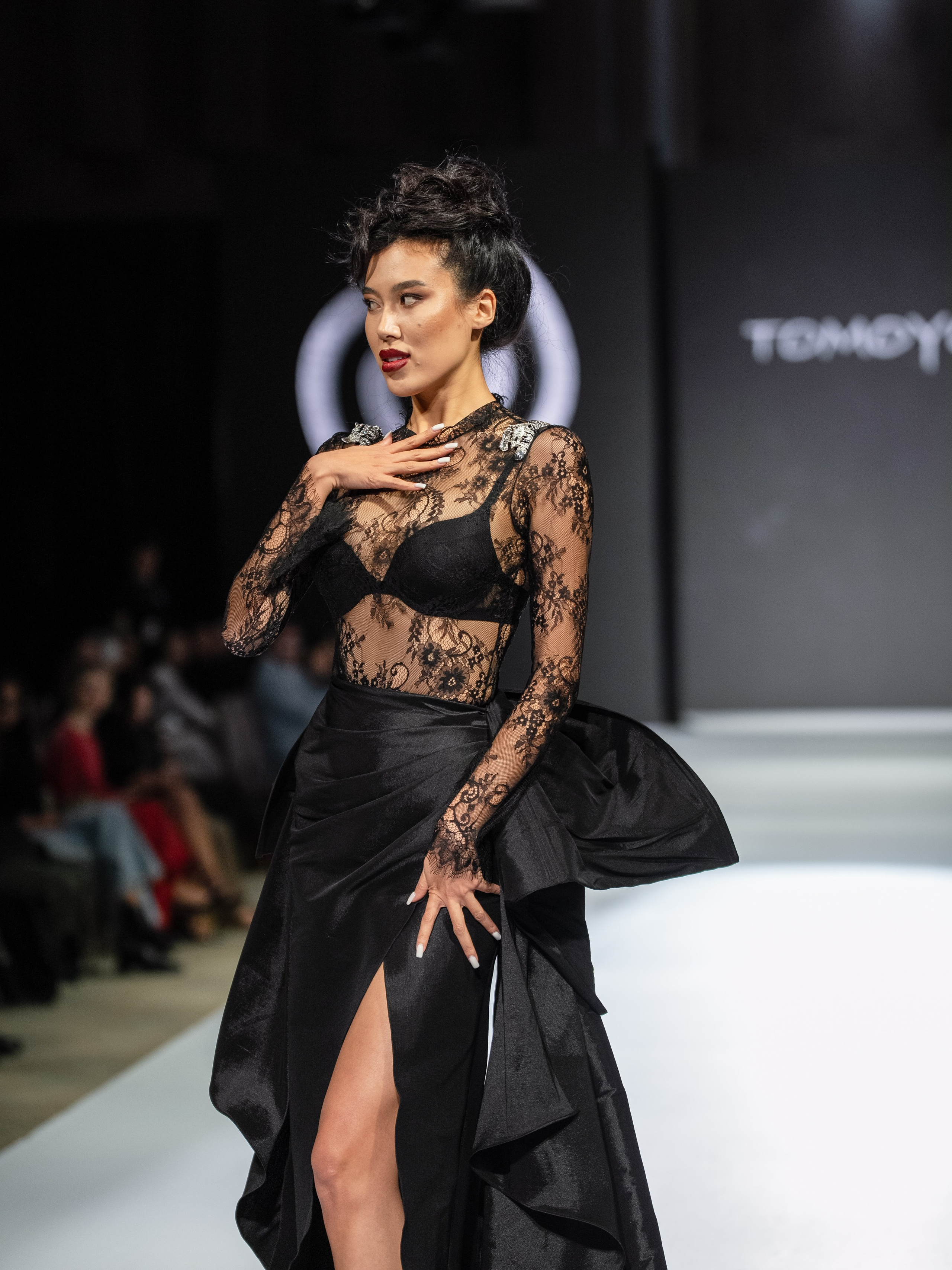 Eurasia Fashion Week Tomoyov. Сайт Алматинского НЮ АРТ, будуар и фэшн фотографа Дениса Карпенко