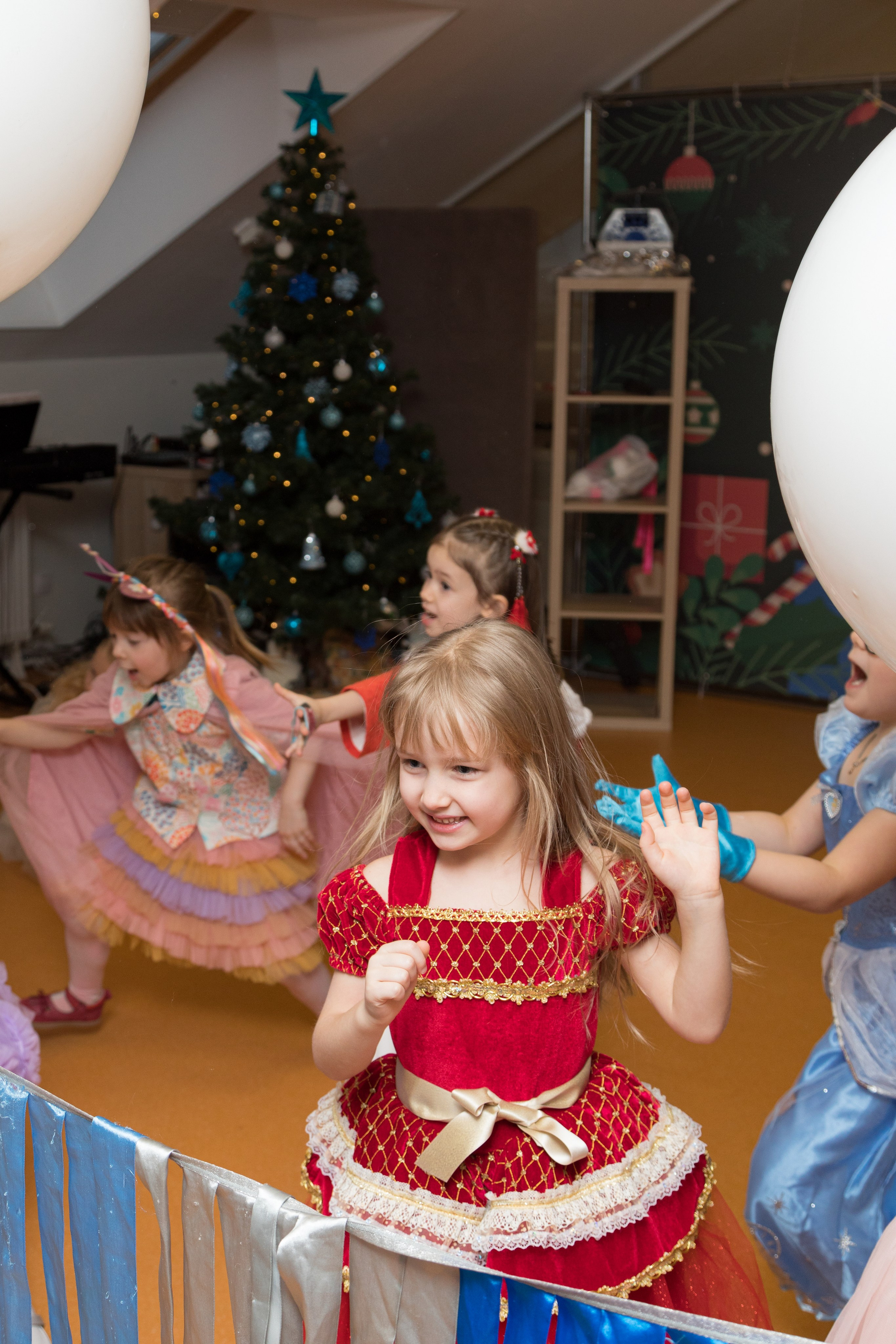 Фото детского новогоднего праздника. Детский и контент фотограф Надя Волкова Санкт-Петербург