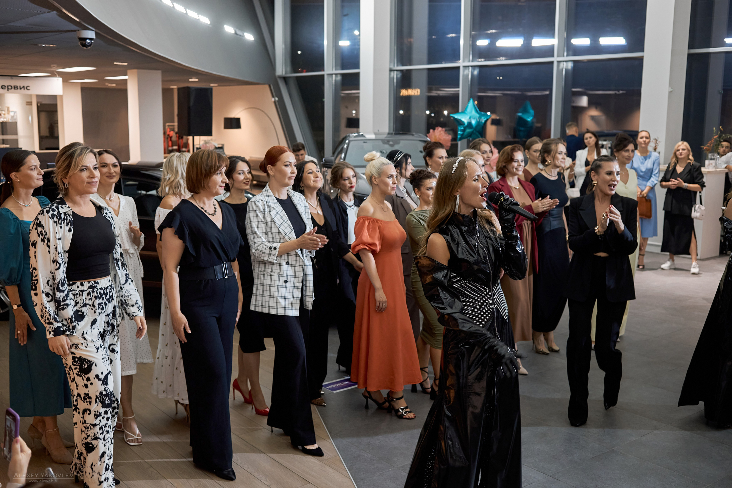 Модный показ PRE-FALL модельной школы Modeling+. Фотограф Алексей Яковлев