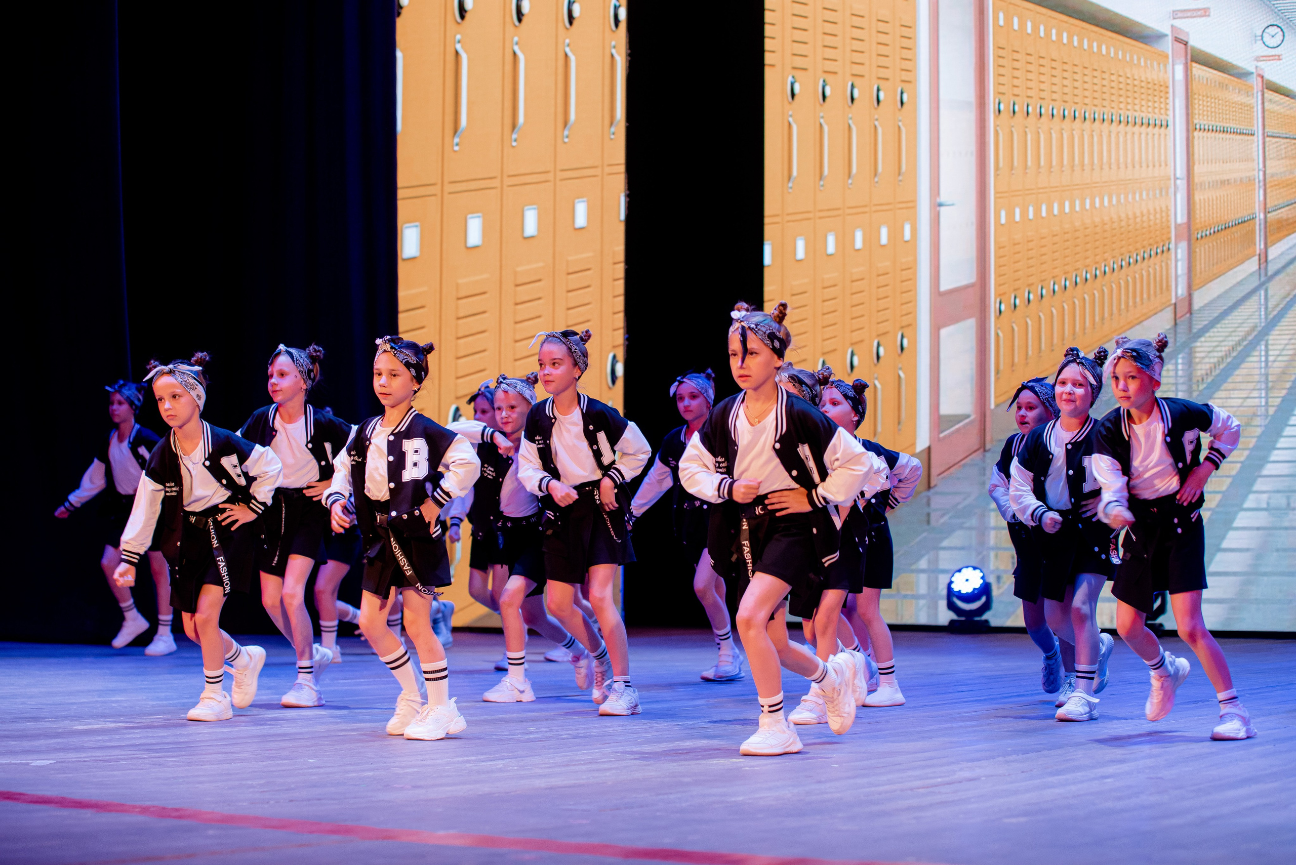 30 Школа. Вручение и Банкет. ДК Юбилейный и Банхоф. Фотограф в Волгограде и Волжском Александр Горбань