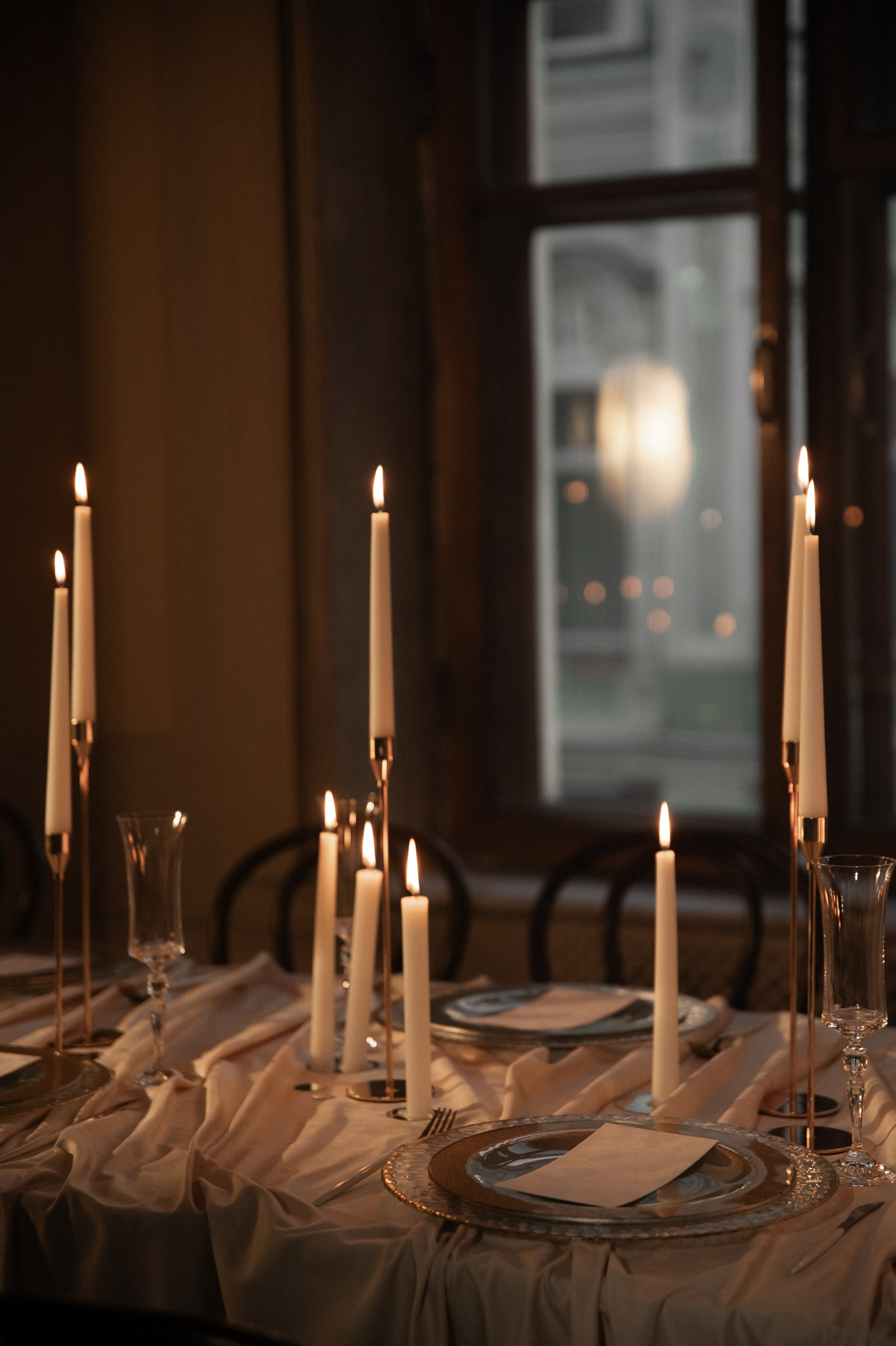 Камерный свадебный ужин при свечах в старинном особняке в фотостудии 21. Kult. Ярослава Ерина — свадебный фотограф в Москве