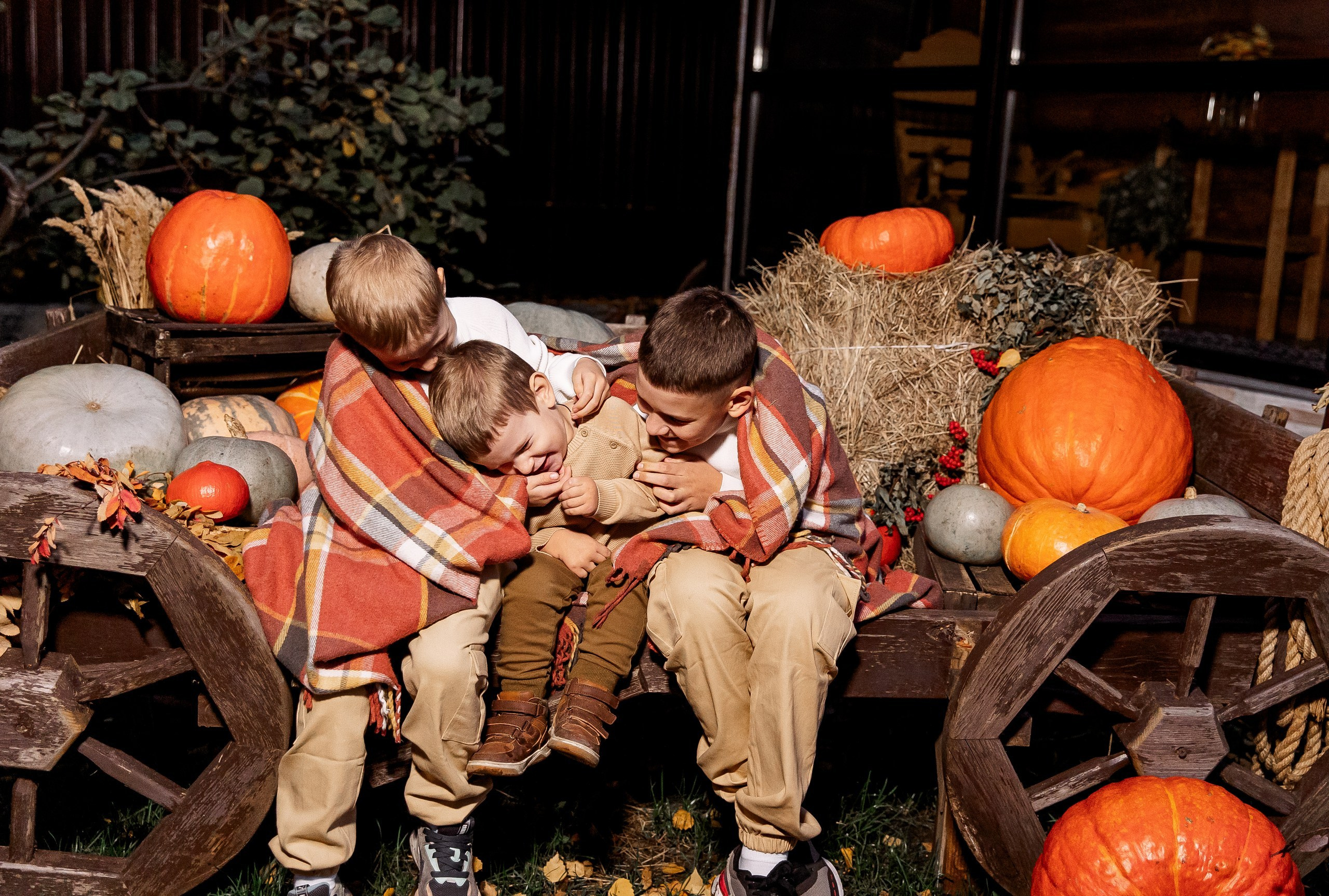 Эдуард и Дарья с сыновьями. Свадебный и семейный фотограф в Челябинске Юлия Ишимова