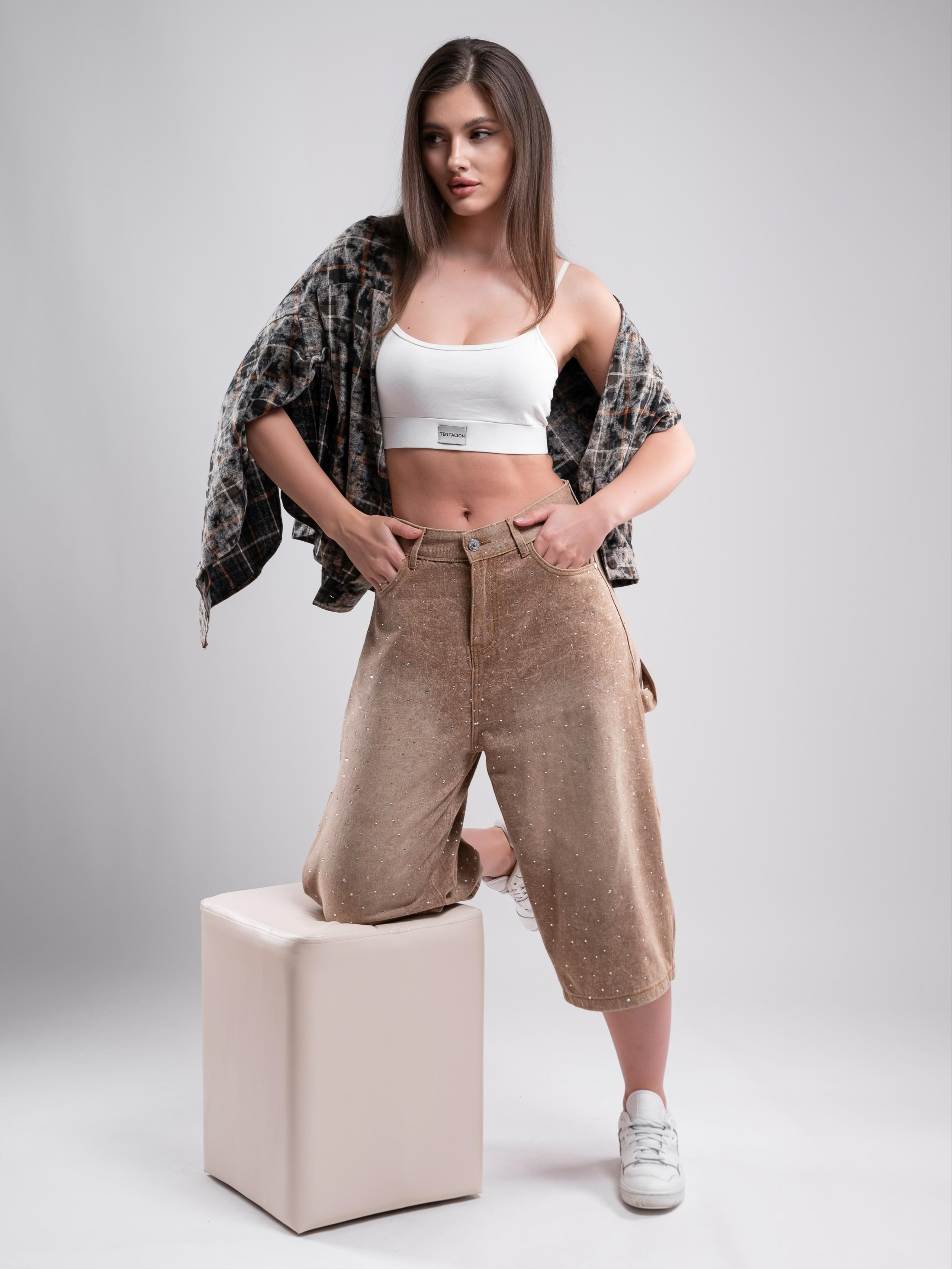 Джинсовые бриджи. Предметный фотограф, фото для маркетплейсов Пятигорск, КМВ