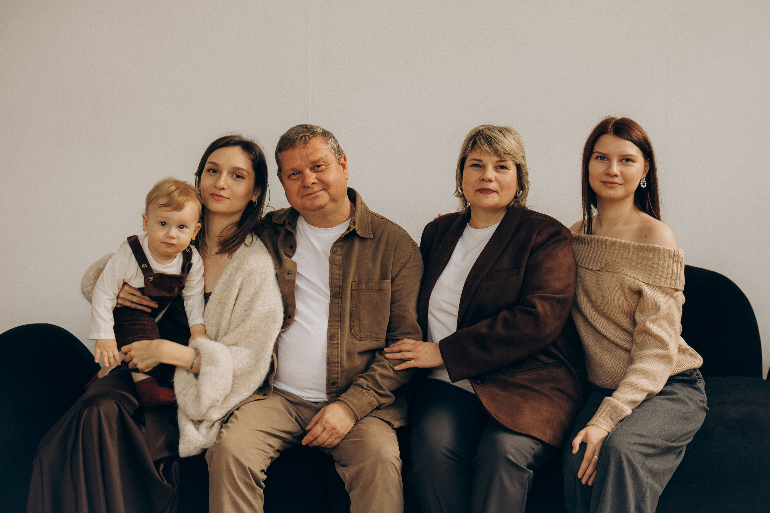 Семейная фотосессия, фотосессия поколения, фотосессия большой семьи, семейная фотосессия в студии