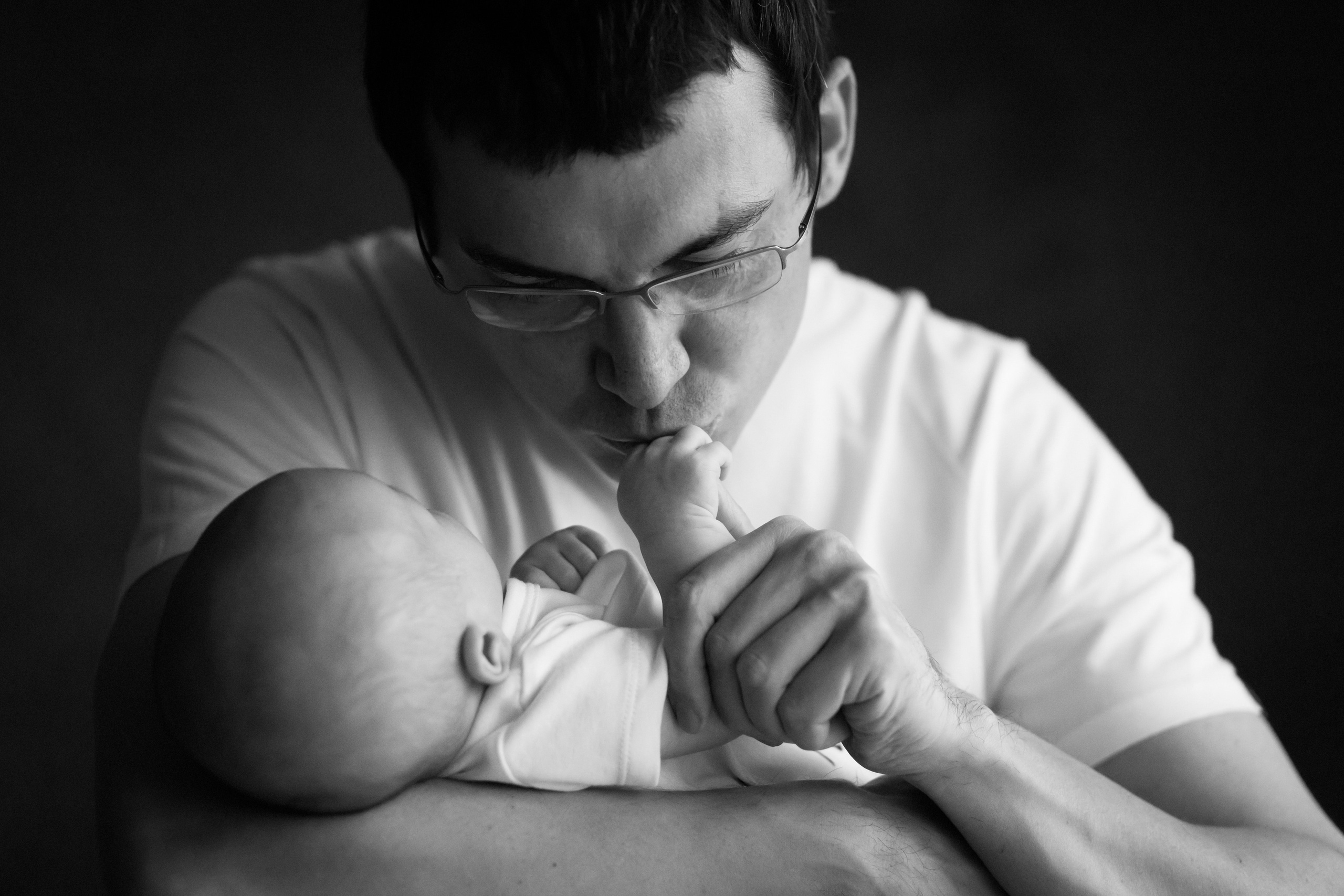 Черно-белая съемка новорожденной. Фотографы в Москве Светлана Устинова и Сергей Грачев