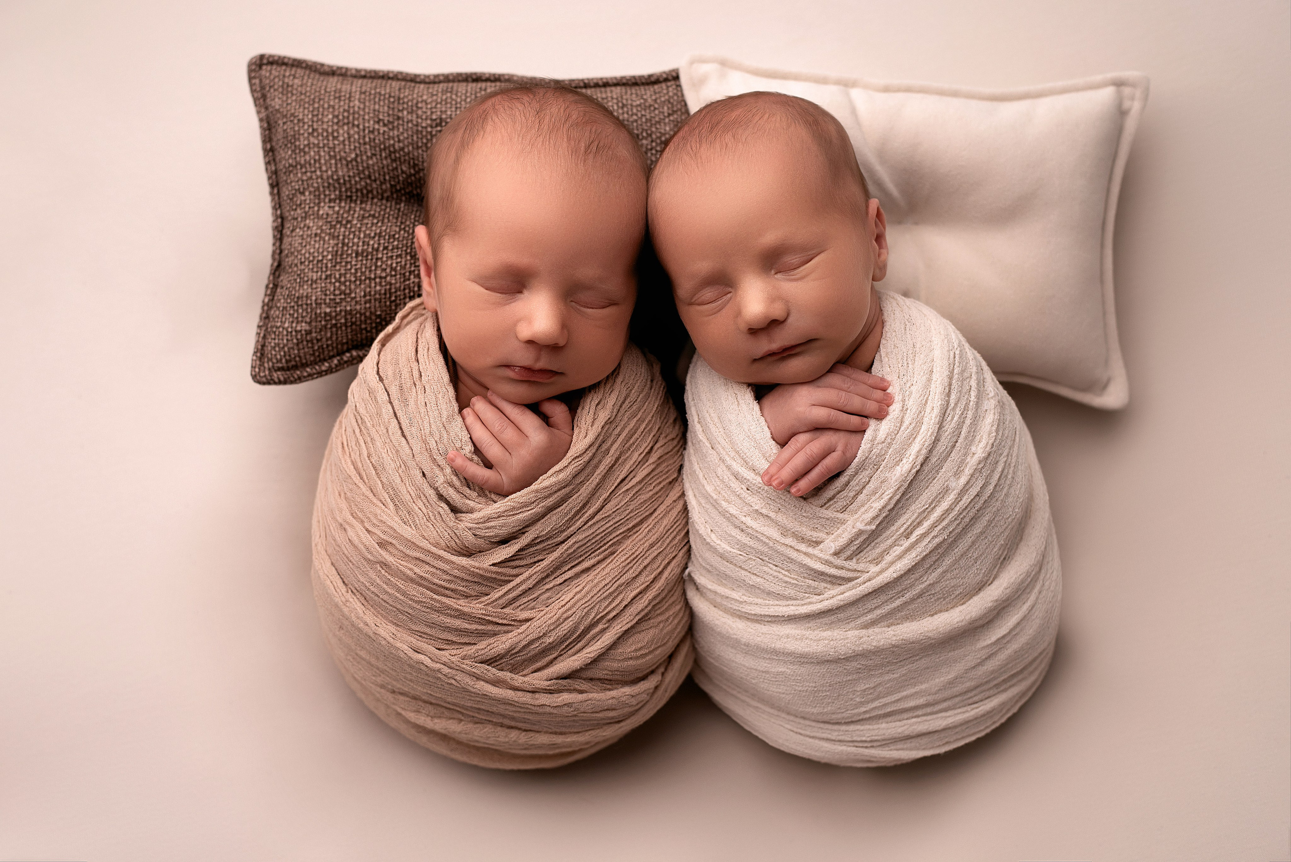 Новорождённые (в обмотках). Детский фотограф новорождённых в Минске Боровик Екатерина