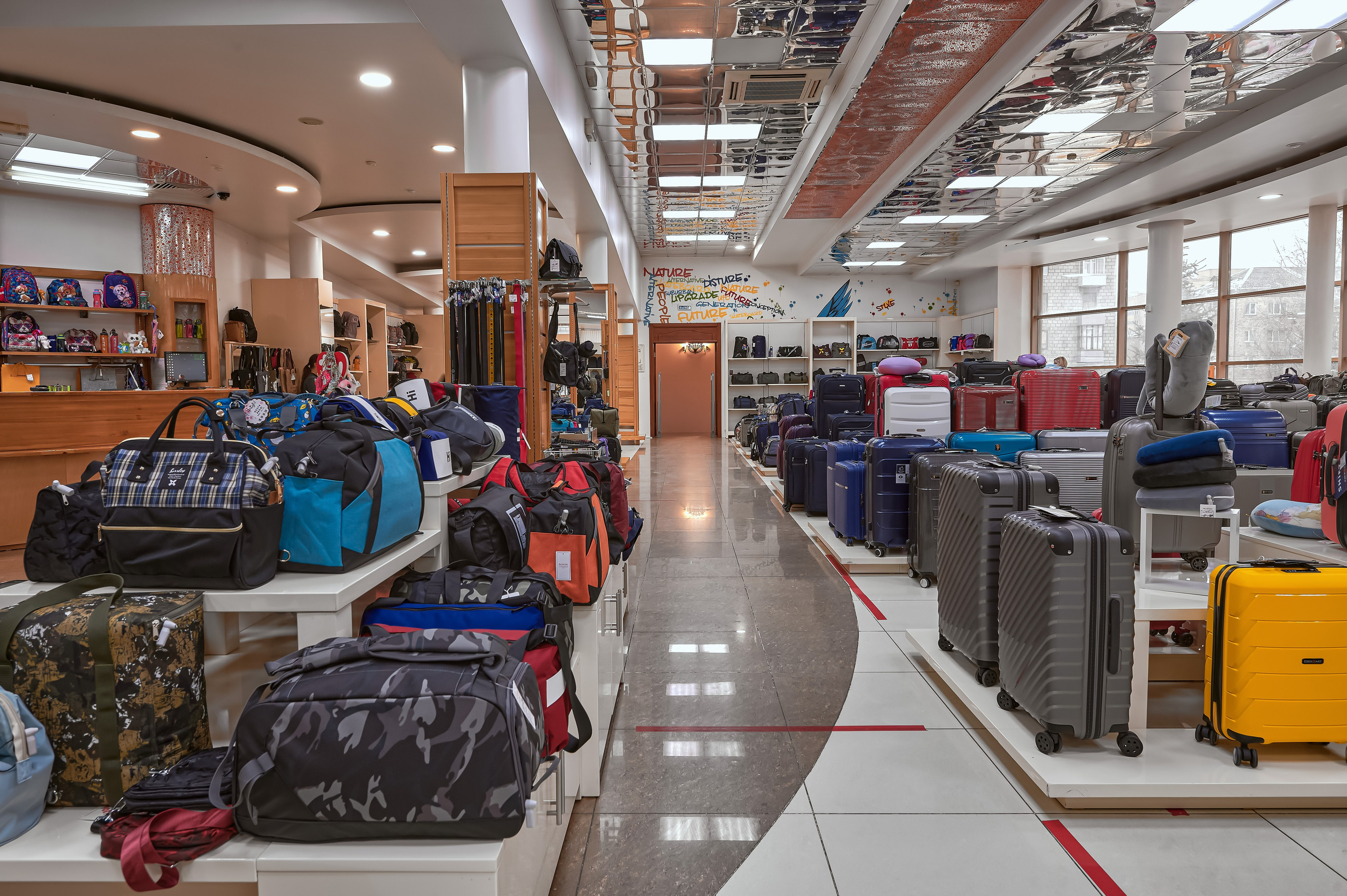 Портфолио по интерьерной и экстерьерной фотосъёмки: Мир Сумок — Правый берег. Фотограф Яковлев Роман — Красноярск