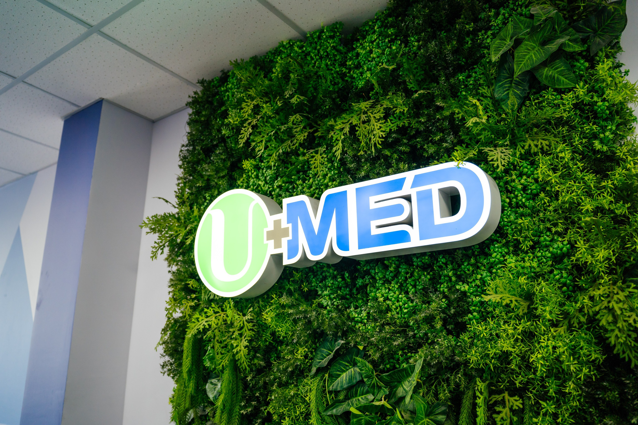 Съемка для Уральского медицинского колледжа ЮМЕД. Видеограф и Фотограф в Челябинске Ксения и Владимир Рюмины