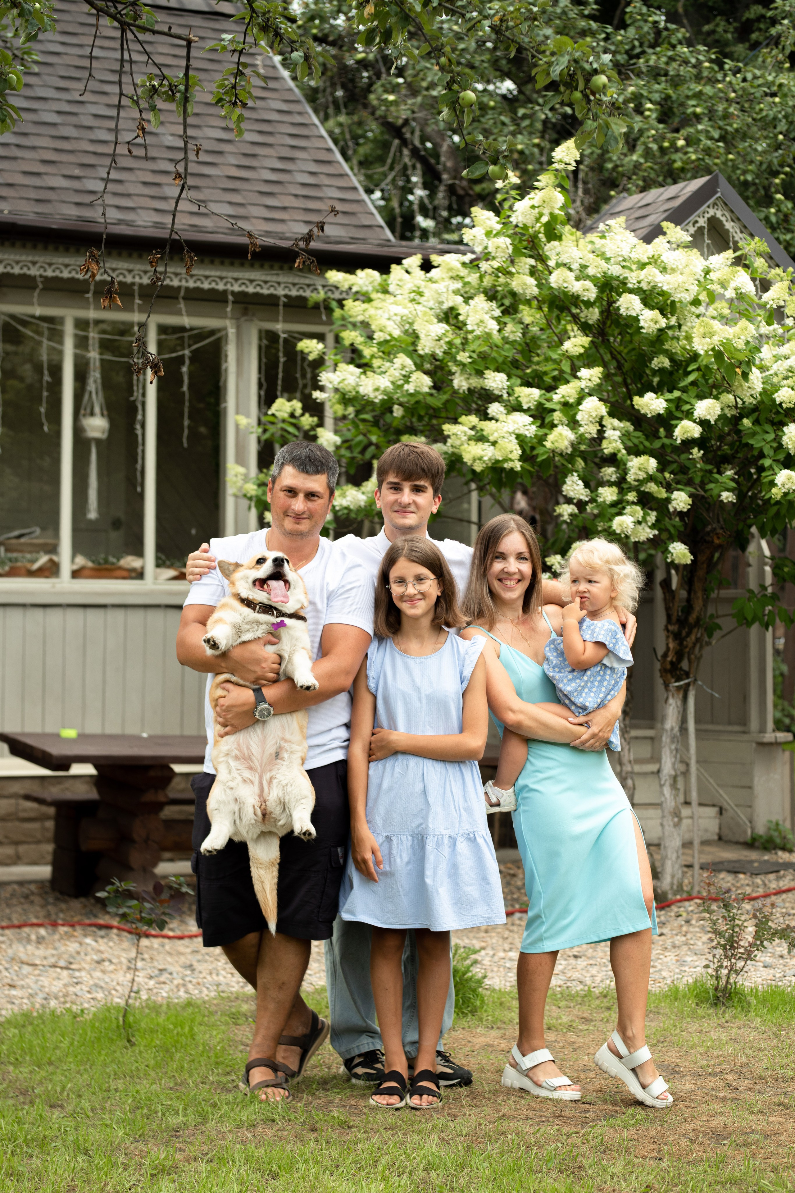 Семейная фотосессия на даче в Купавне. Фотограф в Железнодорожном и Балашихе