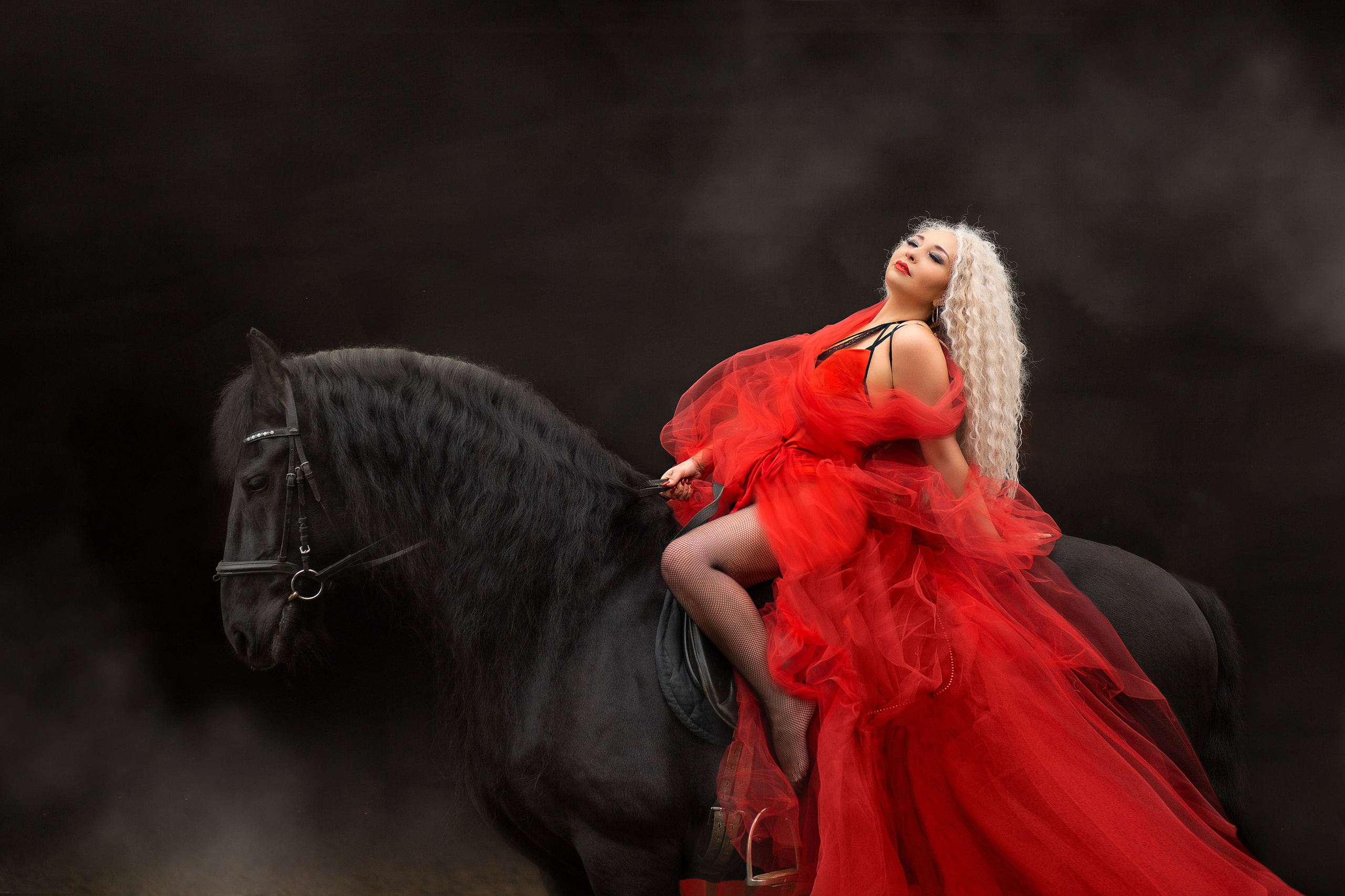 Олена и Дантес (КСК Курцево). Фотосессия с лошадьми в Нижнем Новгороде