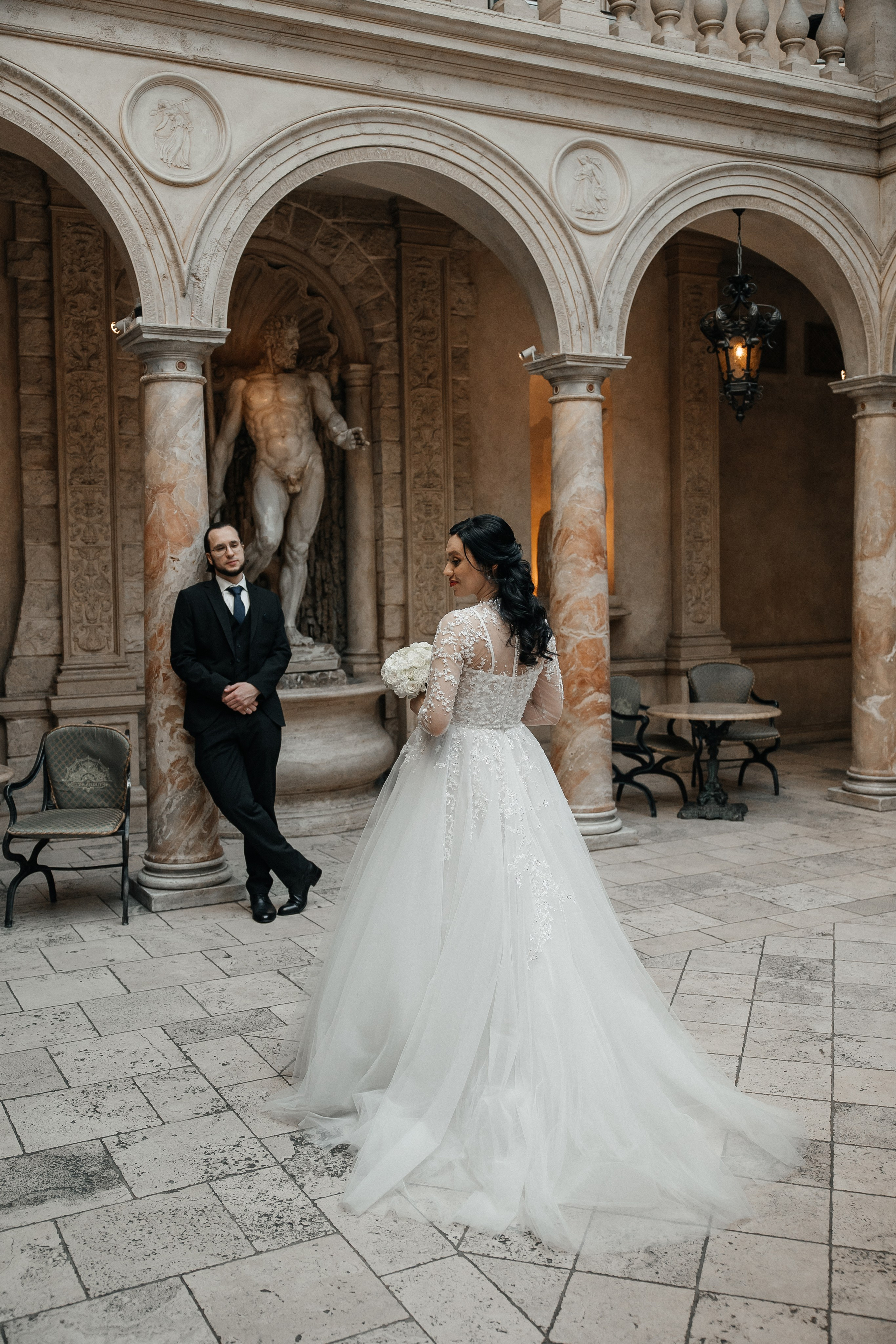 Свадебная фотосессия в ресторане Турандот. Свадебный фотограф в Москве Дарья Олендарёва