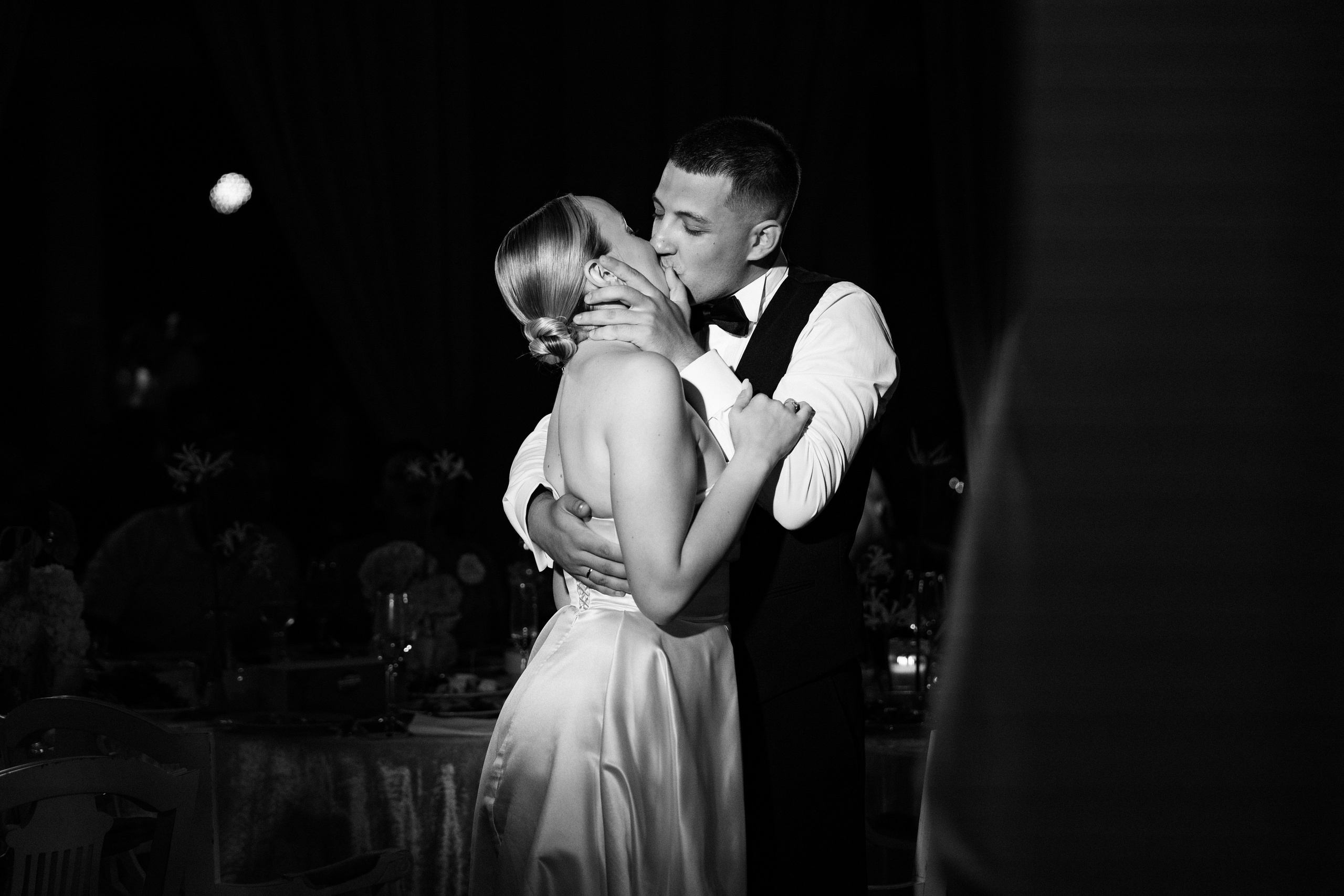 Юлия & Максим. Уютная свадьба в стиле современная классика на заливе. Свадебный фотограф организатор в Санкт-Петербурге Ассоль Опарина