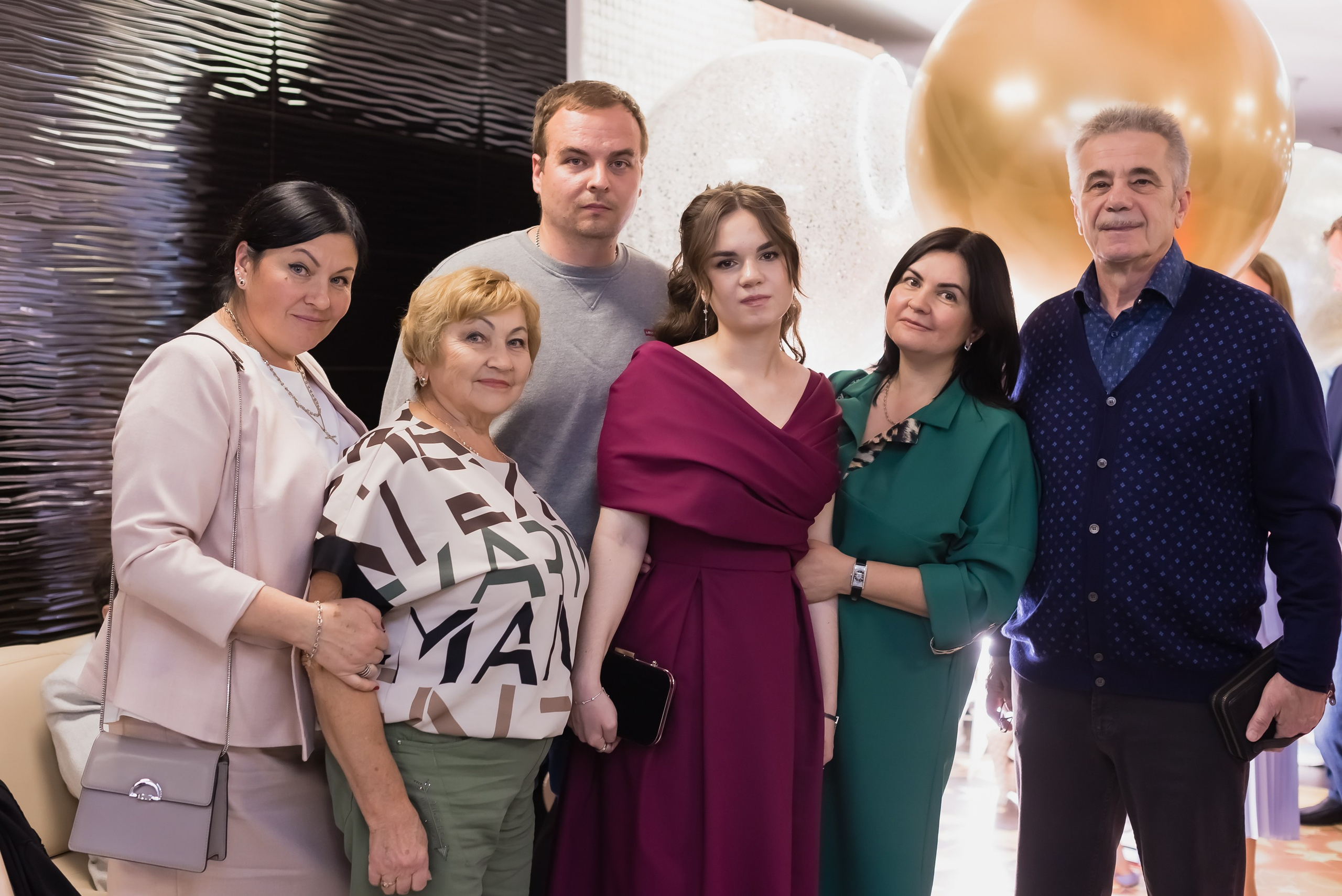 Школьный альбом с родителями, бабушкой и дедушкой.