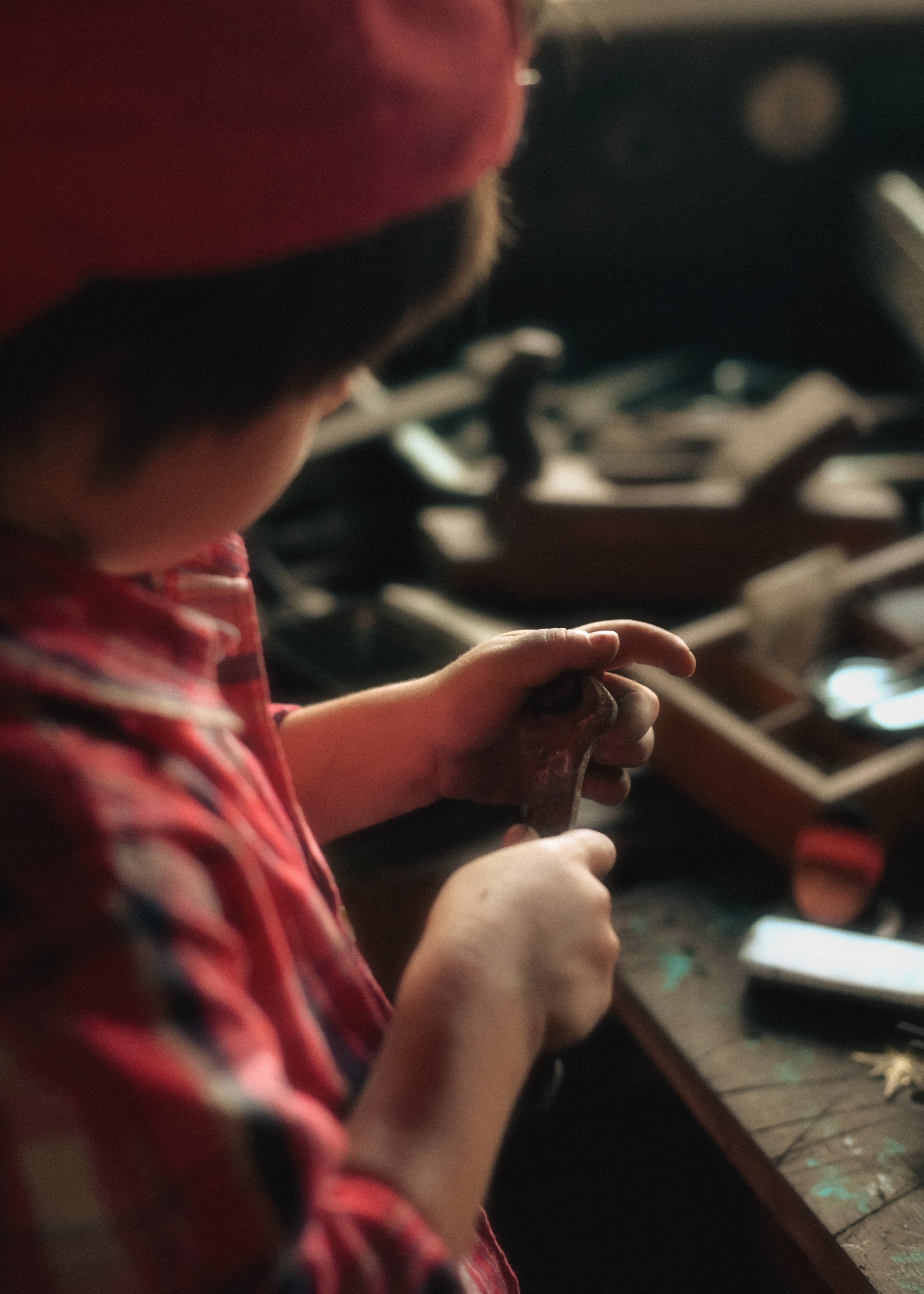 В дедушкиной мастерской. Фотограф Альбина Вакунова