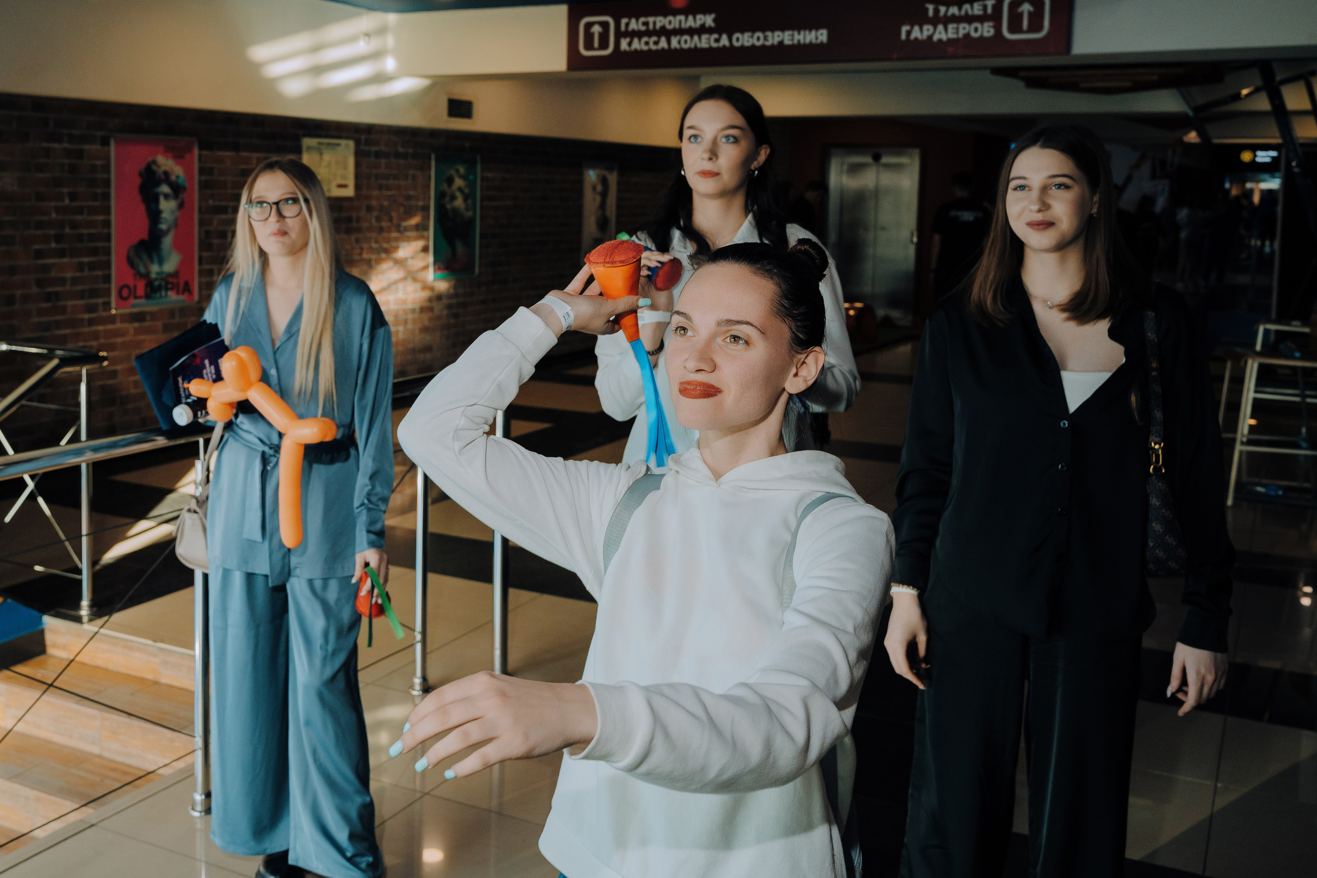 20 ЛЕТ МЕГАПОЛИС ЧЕЛЯБИНСК ХЕДЛАЙНЕР ЕЛКА. Репортажный фотограф Зуев Роман г. Челябинск