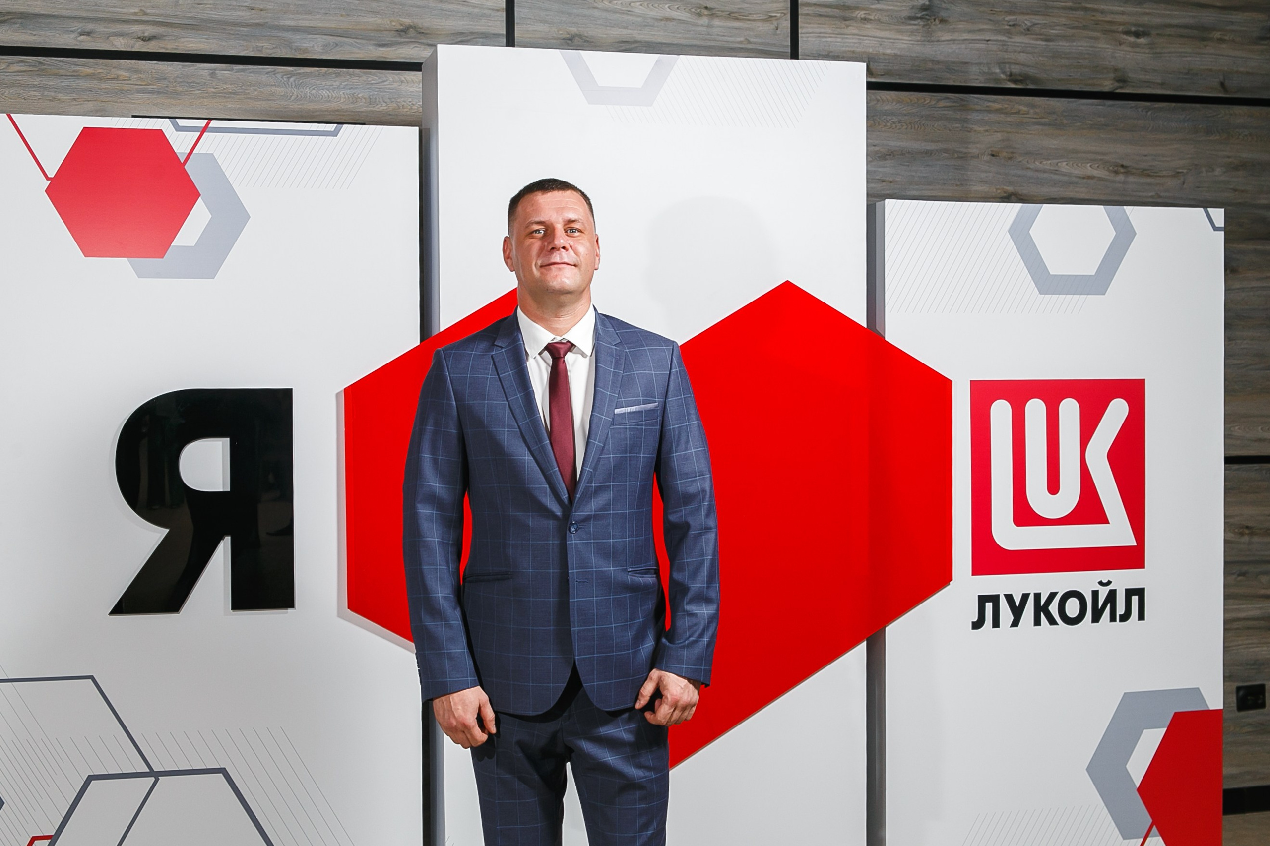 Фотозона на корпоративном мероприятии Лукойла в ДК Царицын. Событийный фотограф Максим Бескоровайновнов