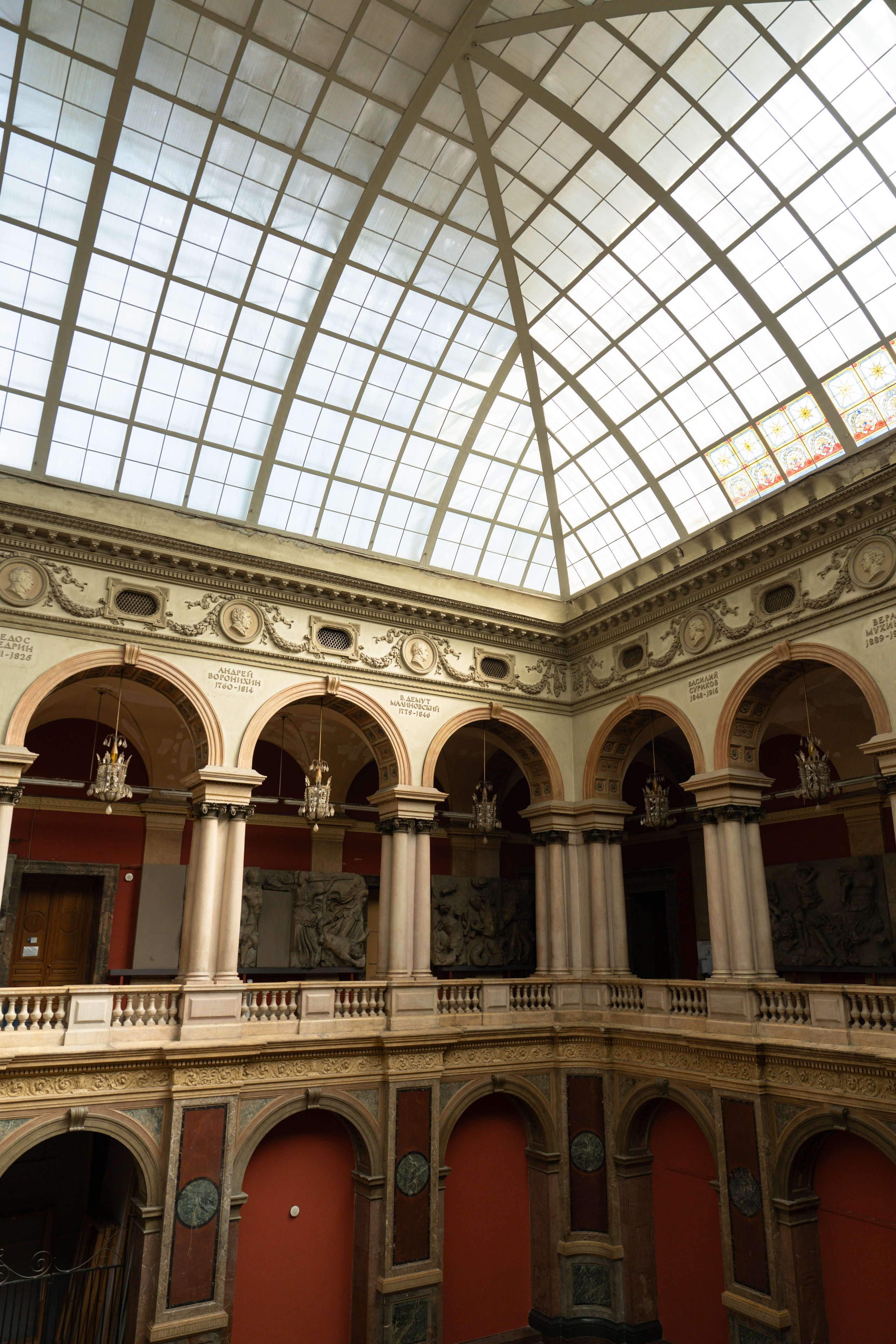 Свадебная фотосессия в Академии Штиглица в Петербурге. Свадебный фотограф в Москве Анна Полушина