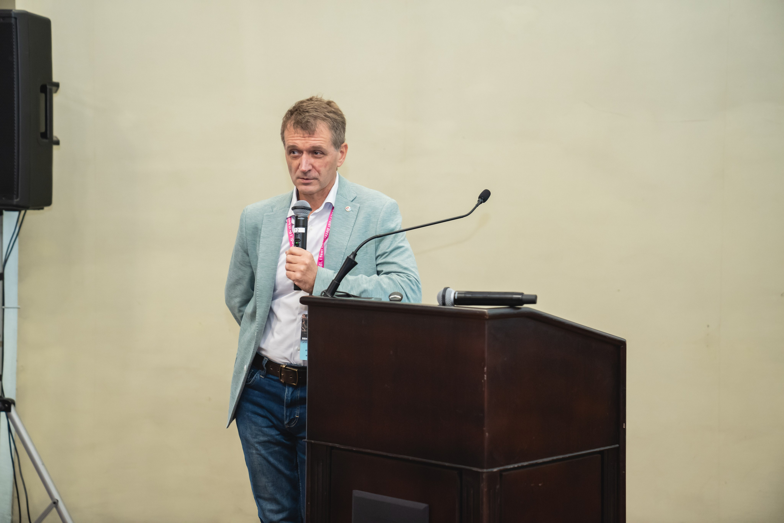 Фотосессия форумов, конференций. Занимаюсь профессиональной фотографией и живу рядом с Байкалом. Работаю в разных жанрах