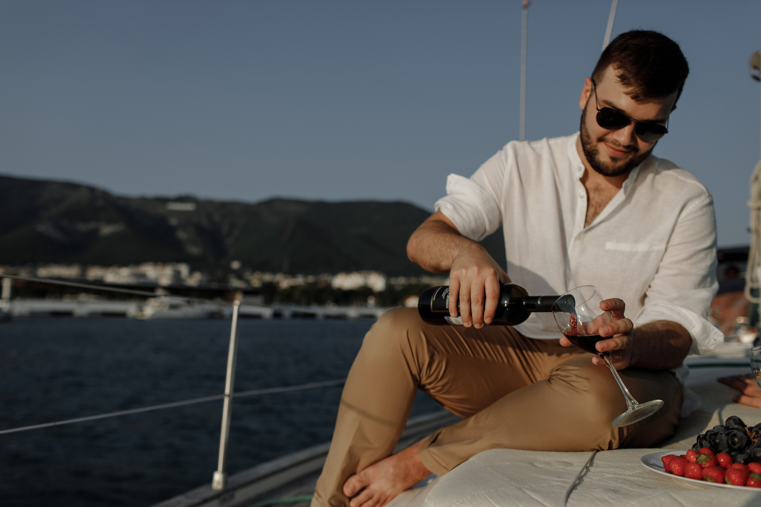 Скрестить клюшки. Никита Погосов