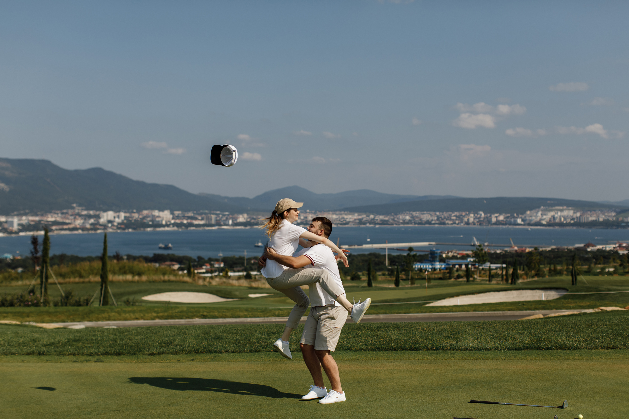 Скрестить клюшки. Никита Погосов