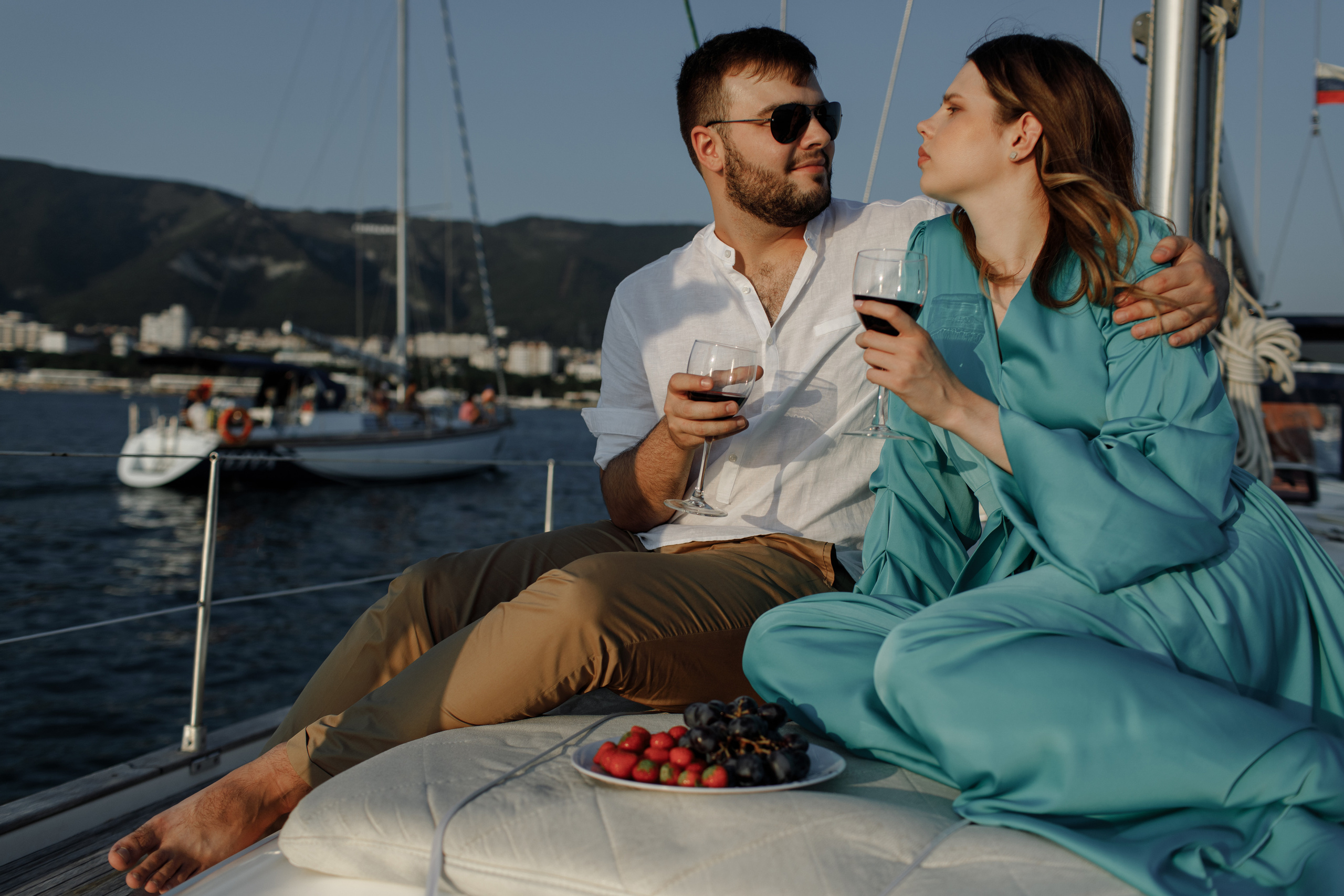 Скрестить клюшки. Никита Погосов