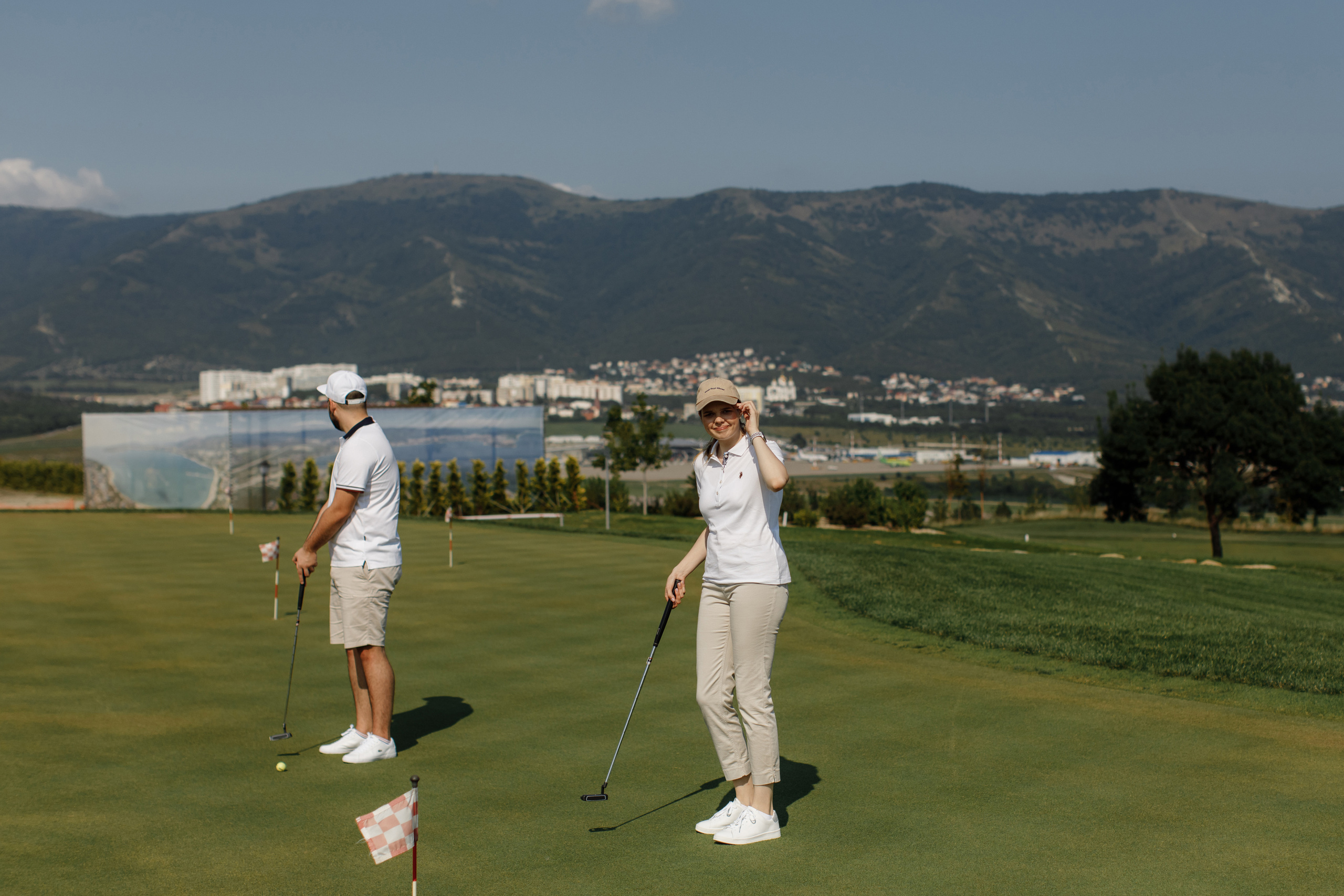 Скрестить клюшки. Никита Погосов