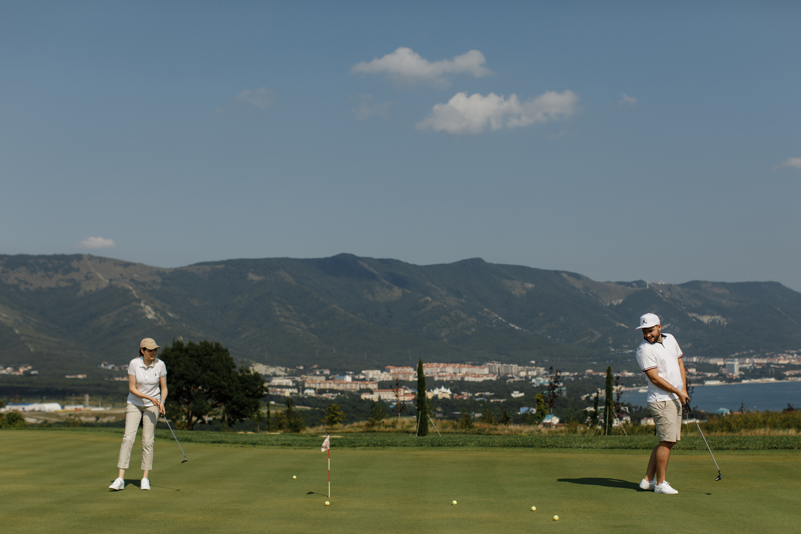 Скрестить клюшки. Никита Погосов