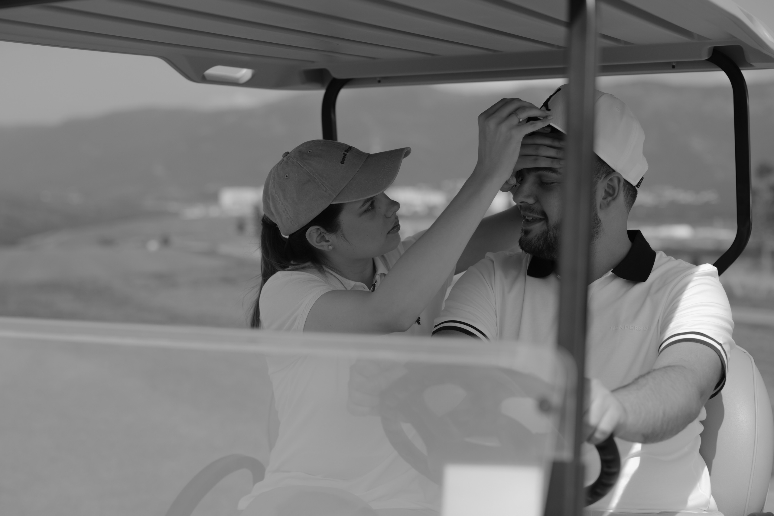 Скрестить клюшки. Никита Погосов