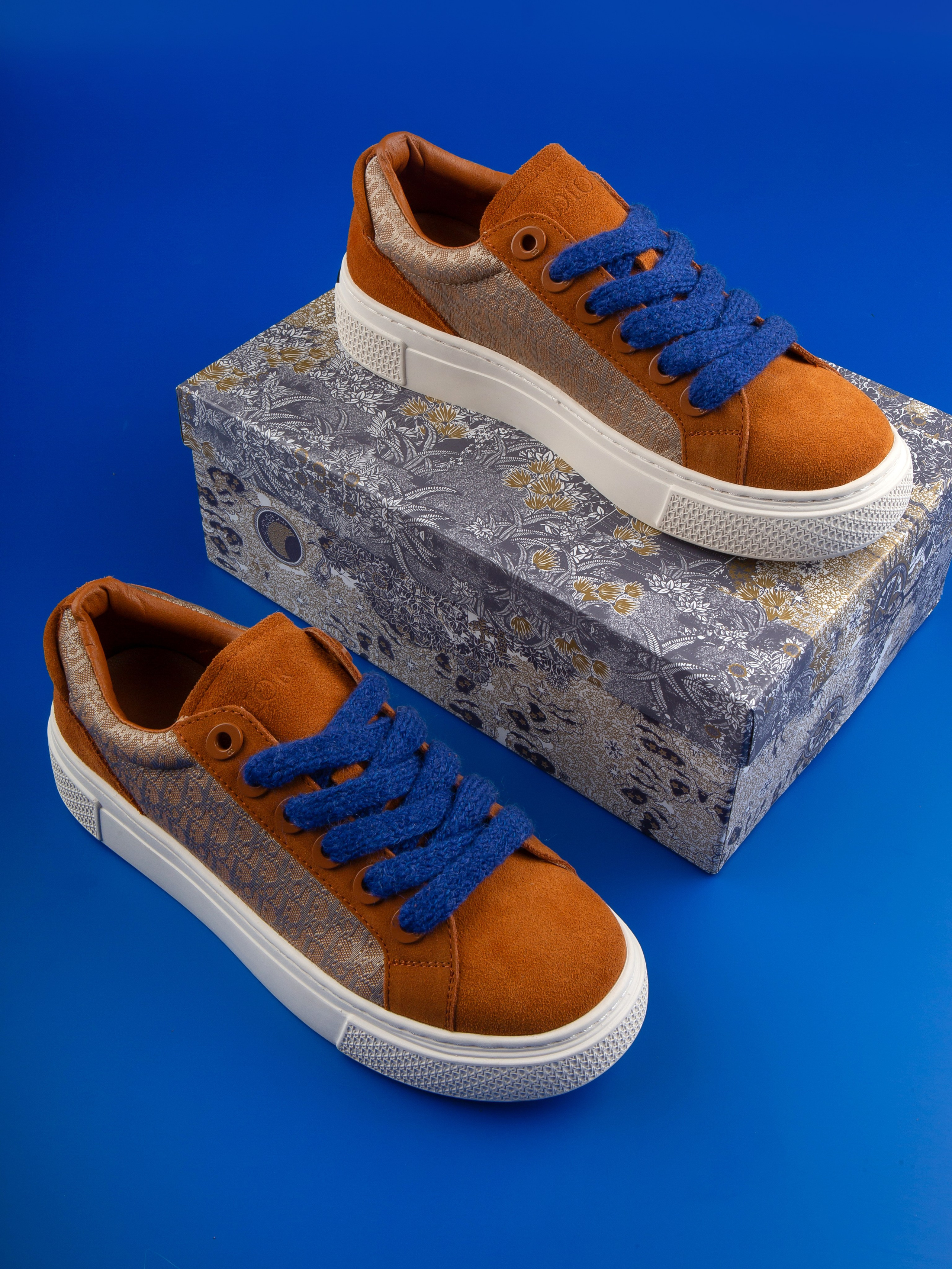 Обувь на цветных фонах. Фотограф Мария Кольцова