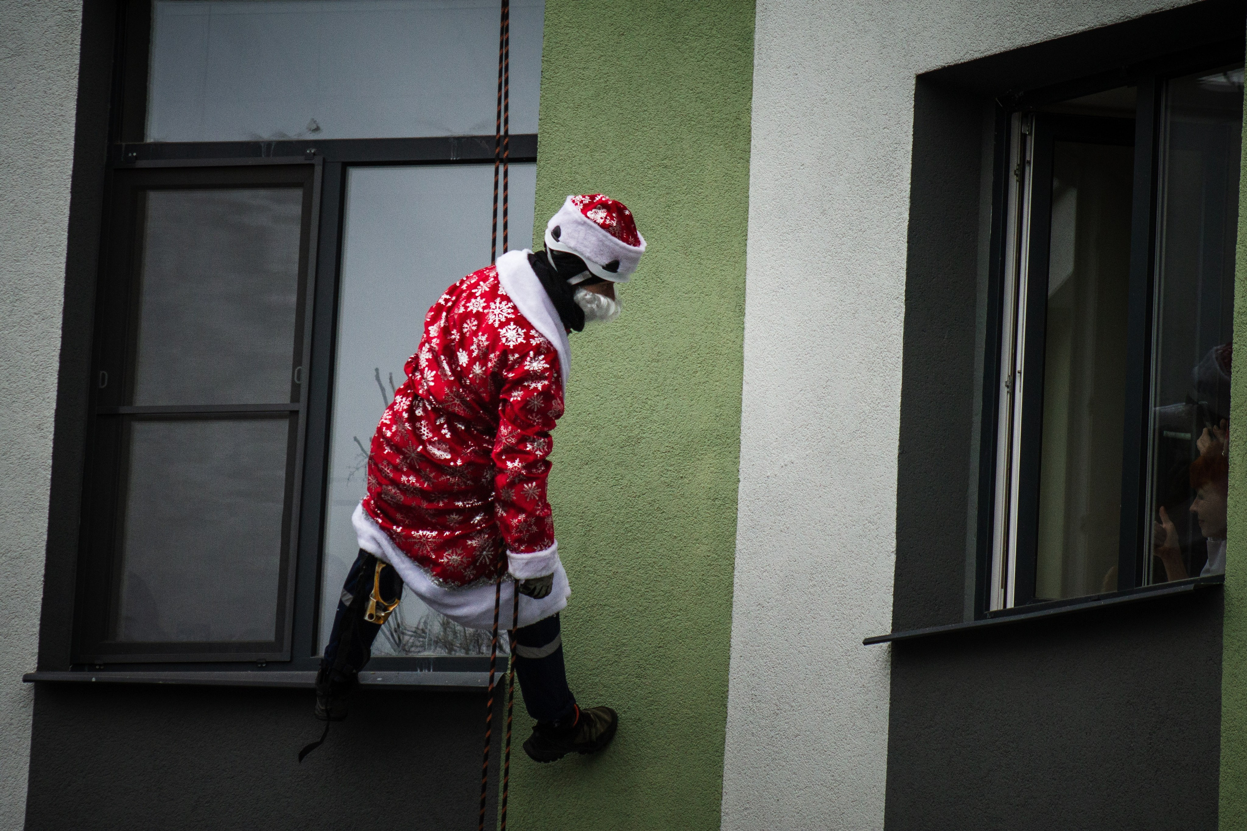 ВСКС. Десант Дедов Морозов. Илья Чемис — Фотограф в Мариуполе